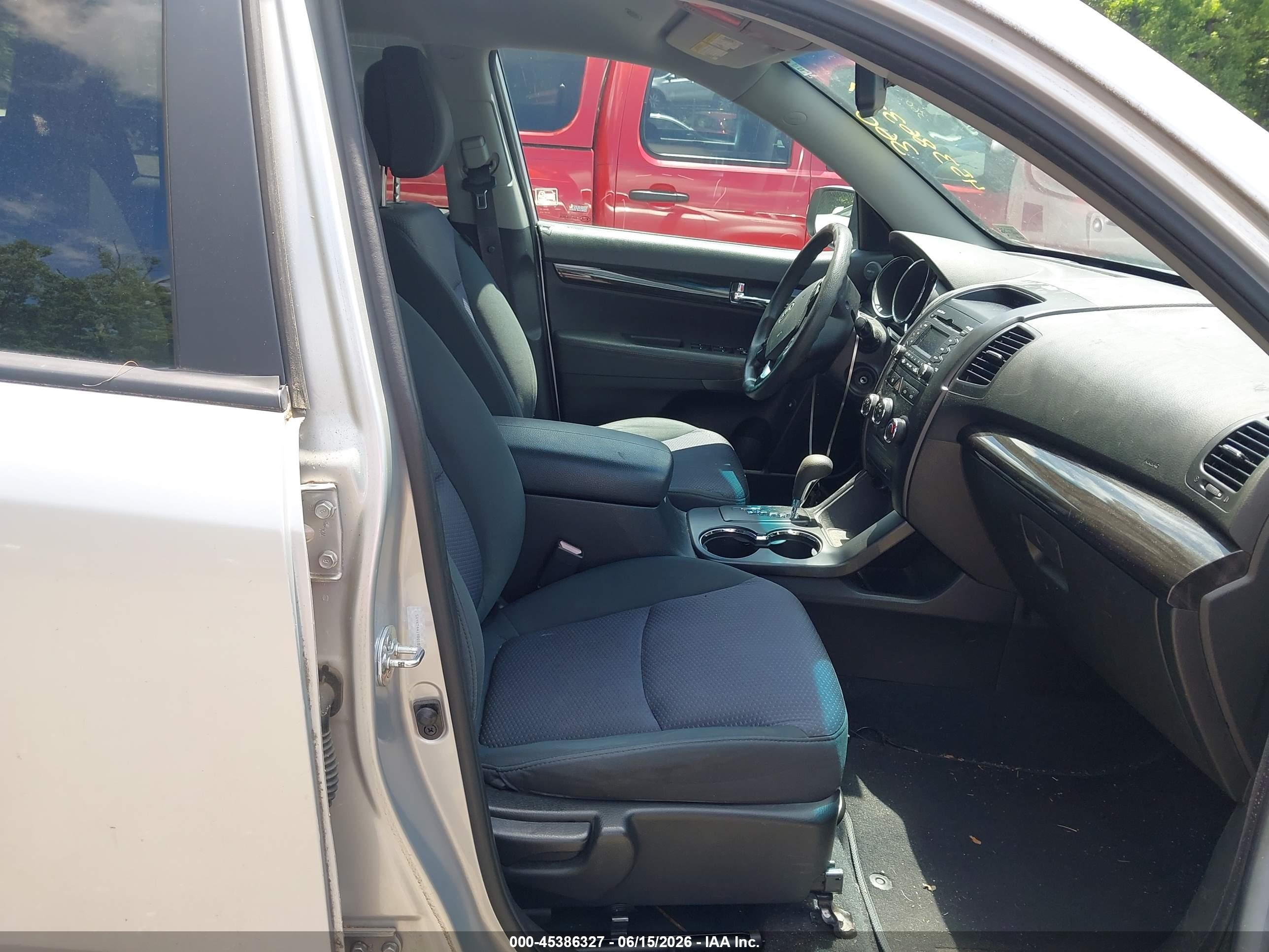 2011 Kia Sorento Lx Silver vin: 5XYKT4A19BG183460
