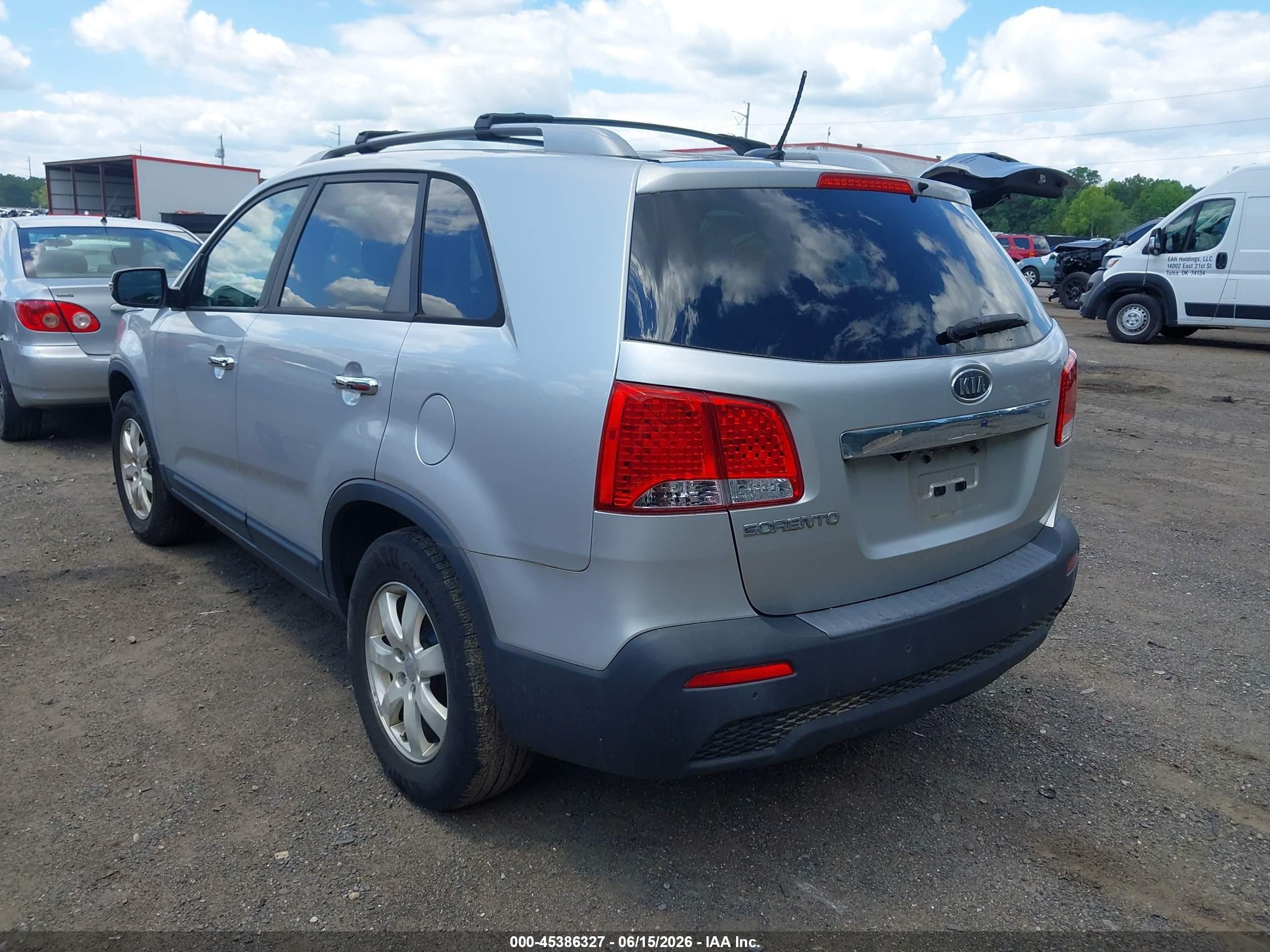 2011 Kia Sorento Lx Silver vin: 5XYKT4A19BG183460