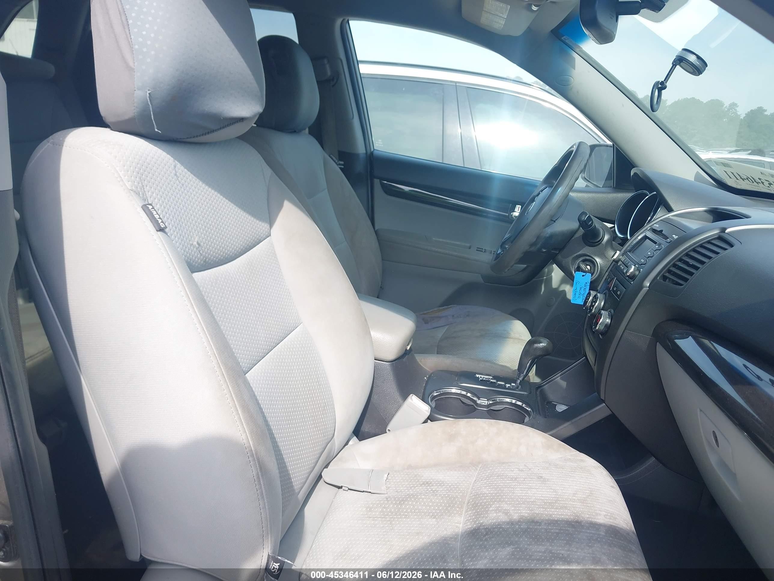 2012 Kia Sorento Lx Серый vin: 5XYKT4A1XCG243571