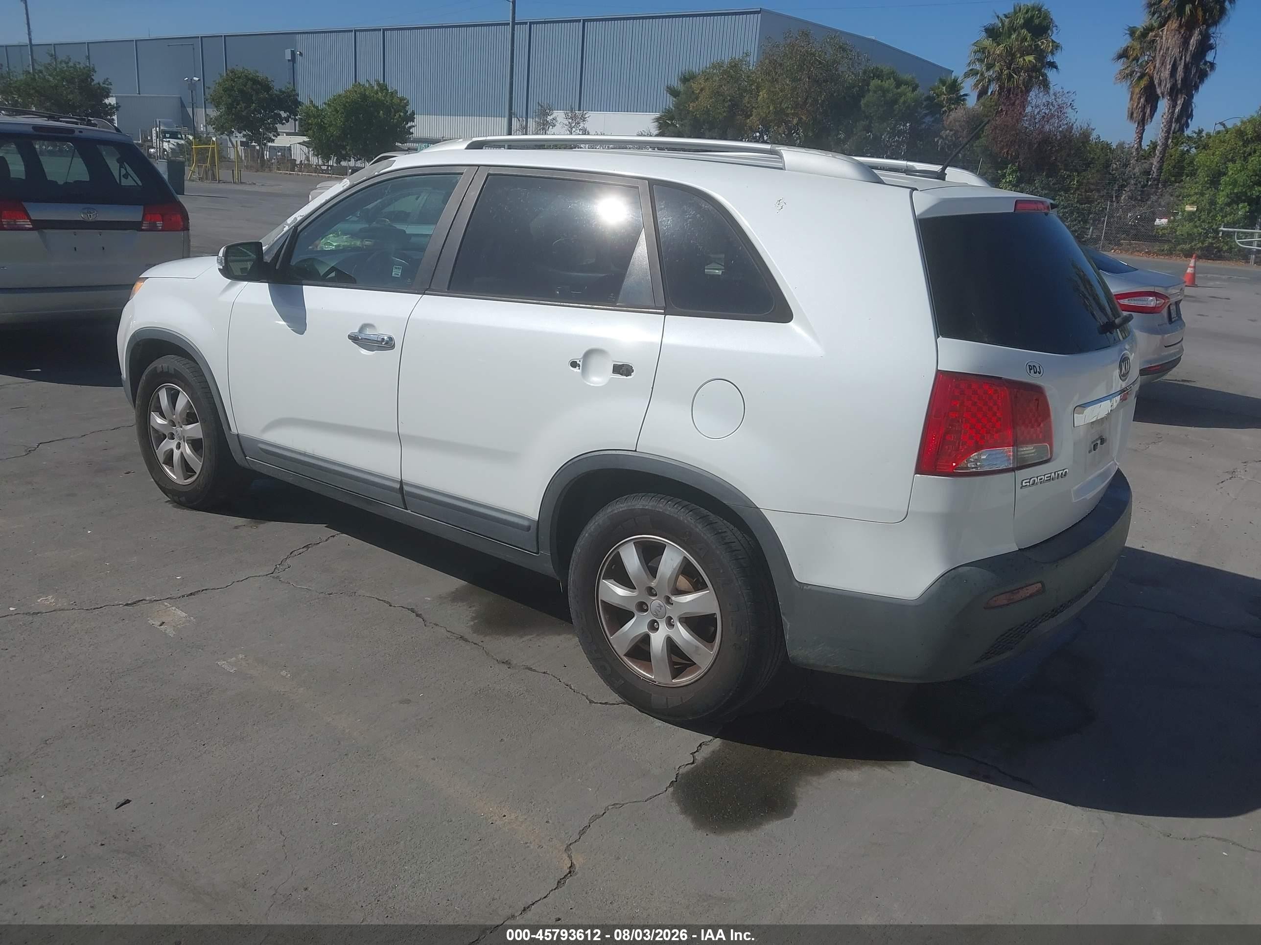 2013 Kia Sorento Lx V6 White vin: 5XYKT4A20DG349280