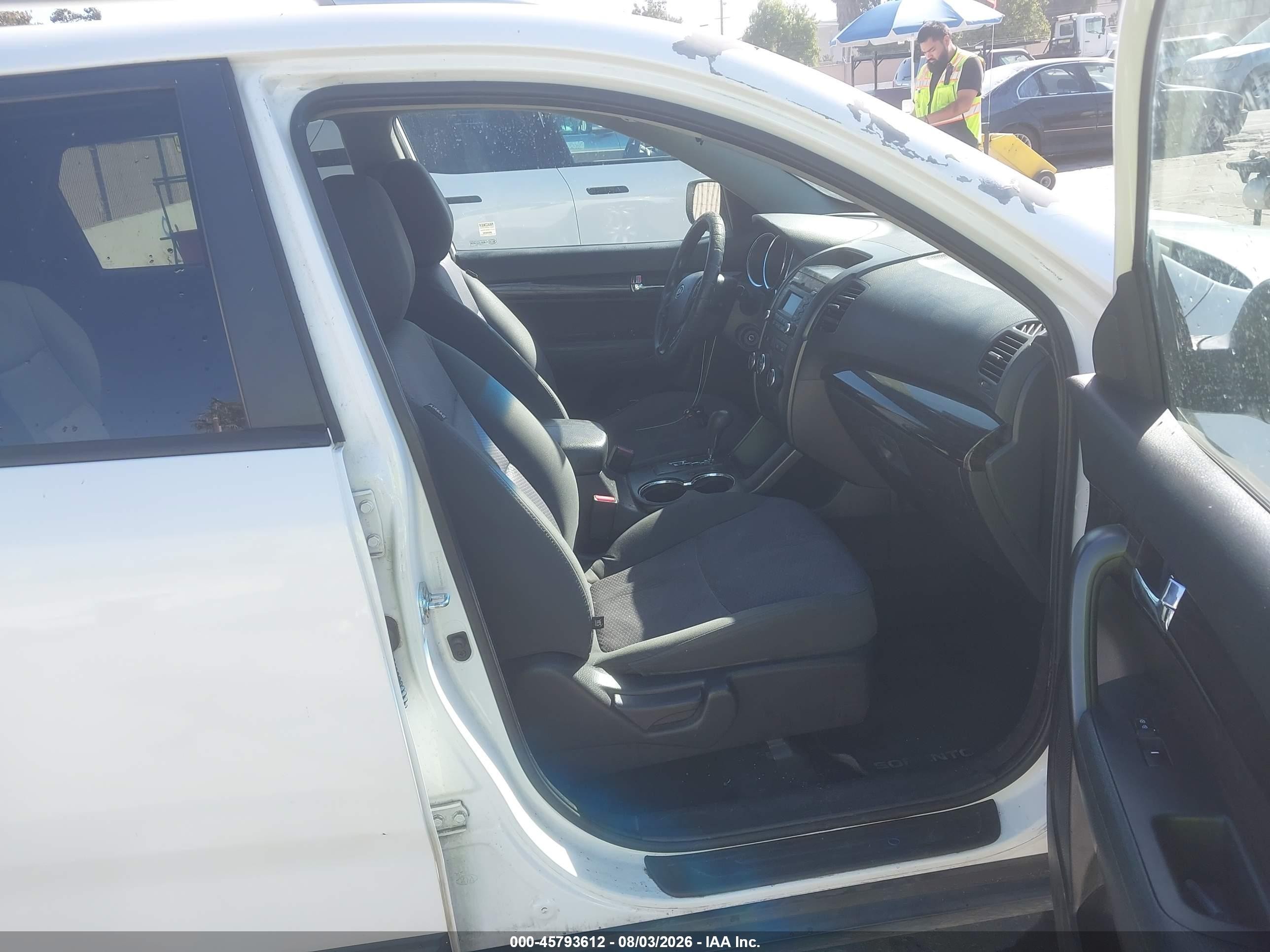 2013 Kia Sorento Lx V6 White vin: 5XYKT4A20DG349280