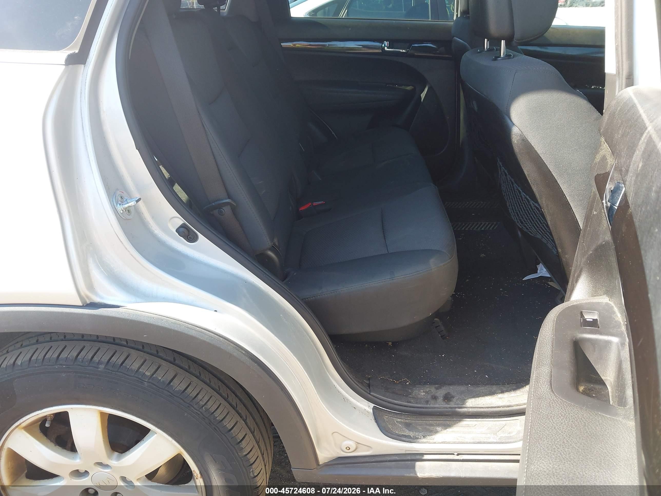 2013 Kia Sorento Lx V6 White vin: 5XYKT4A21DG322833