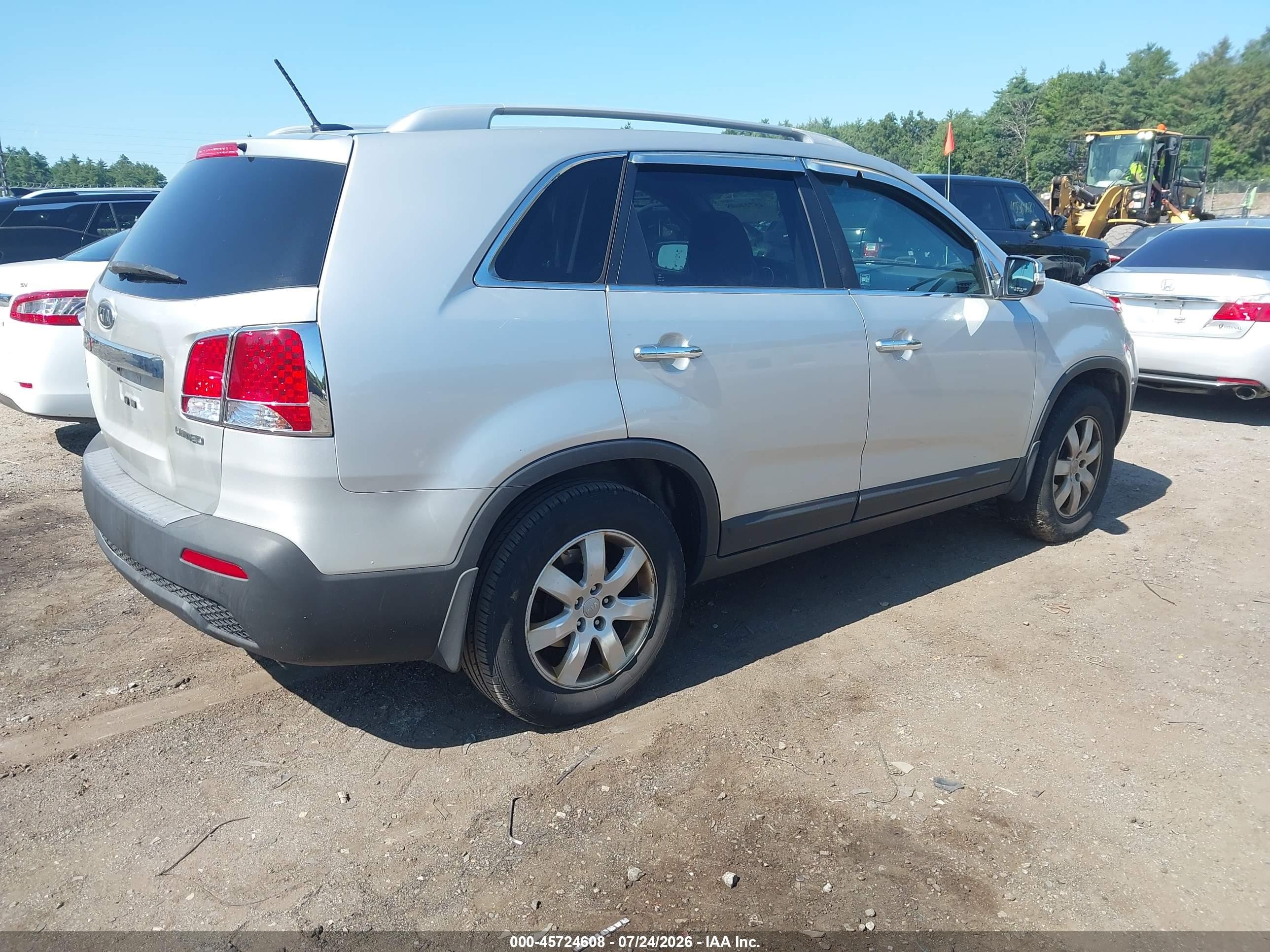 2013 Kia Sorento Lx V6 White vin: 5XYKT4A21DG322833