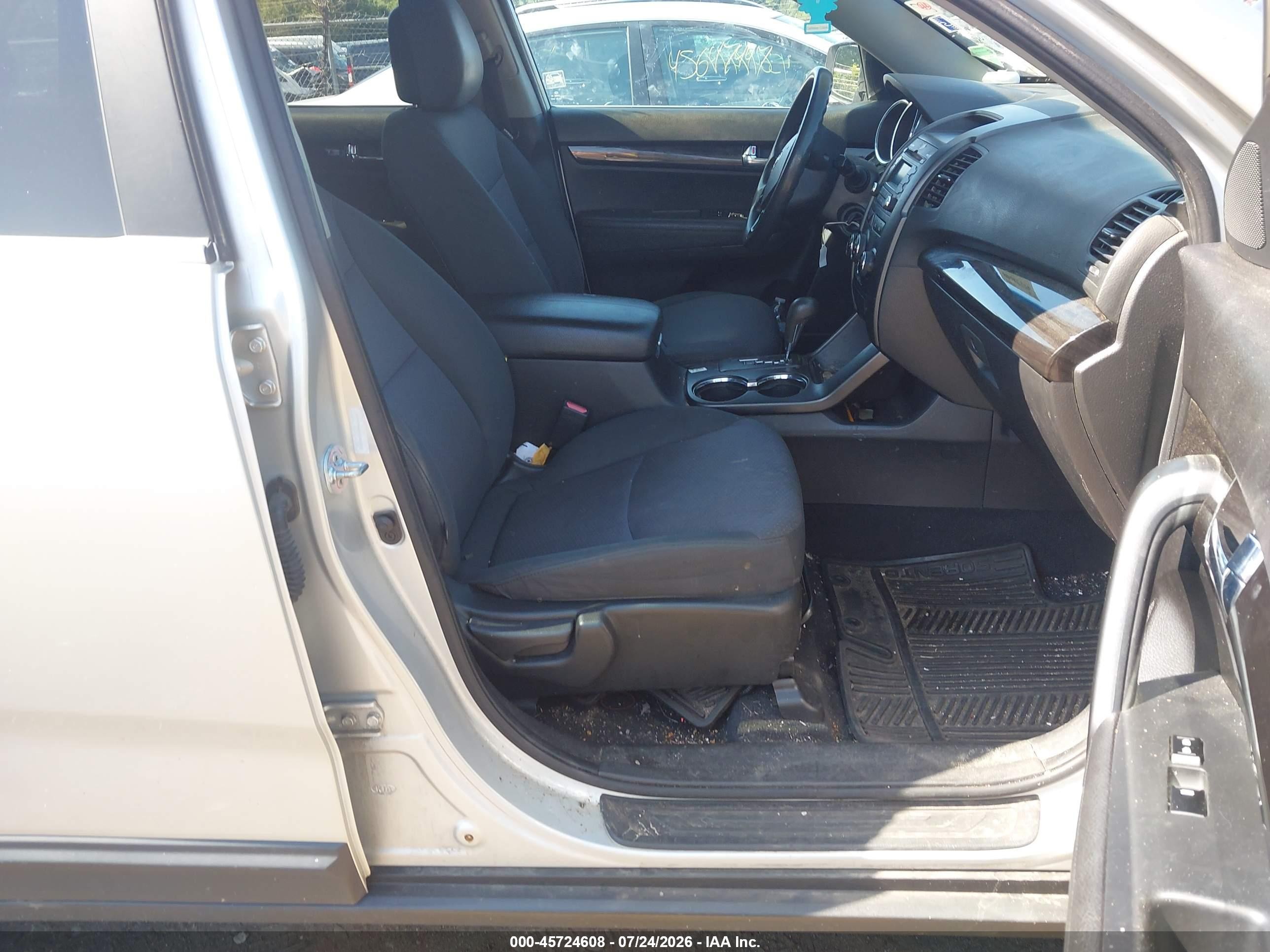 2013 Kia Sorento Lx V6 White vin: 5XYKT4A21DG322833