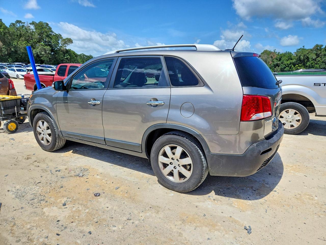 2013 Kia Sorento Lx Gray vin: 5XYKT4A22DG402772