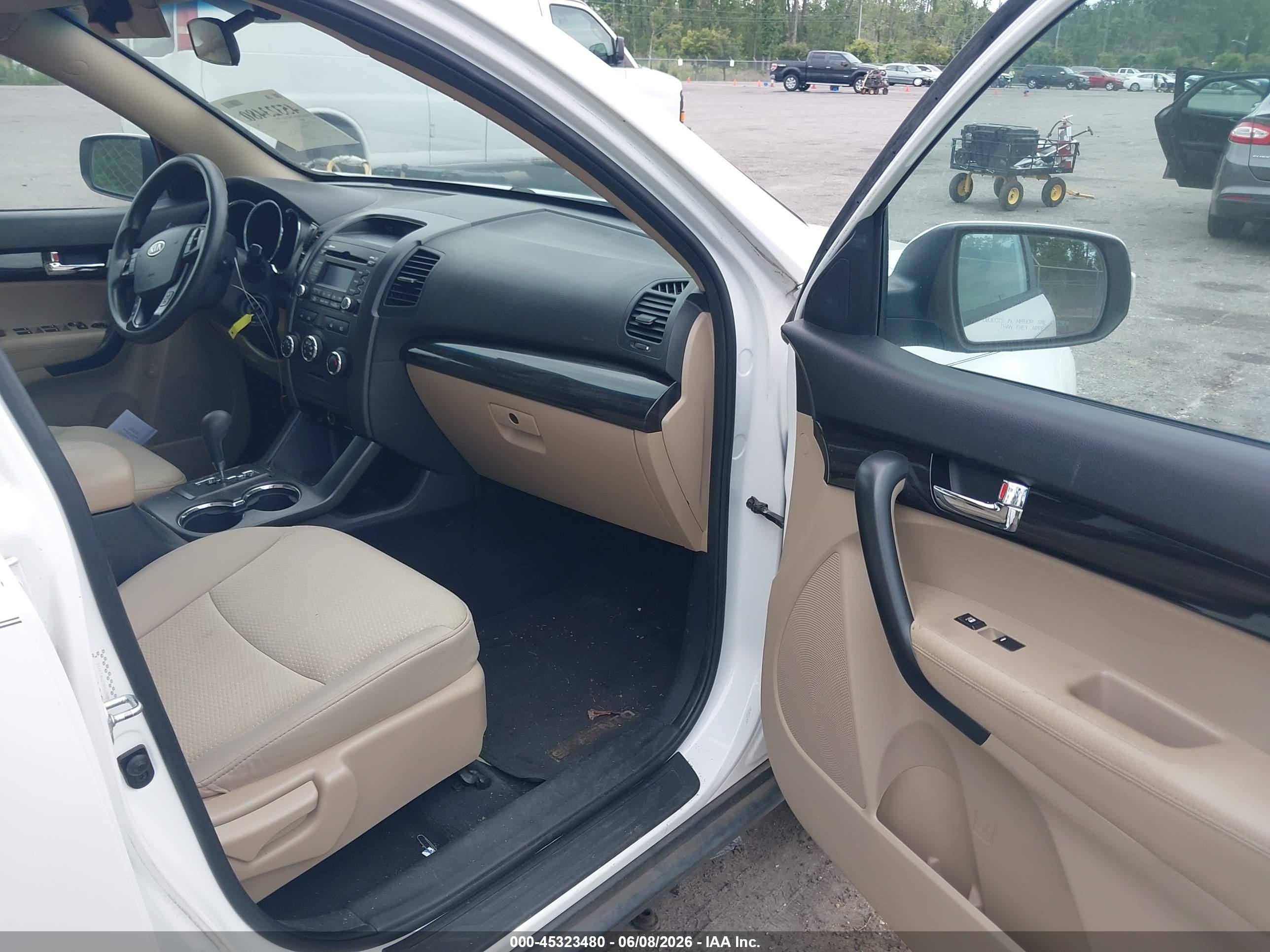 2011 Kia Sorento Lx V6 Белый vin: 5XYKT4A23BG109850