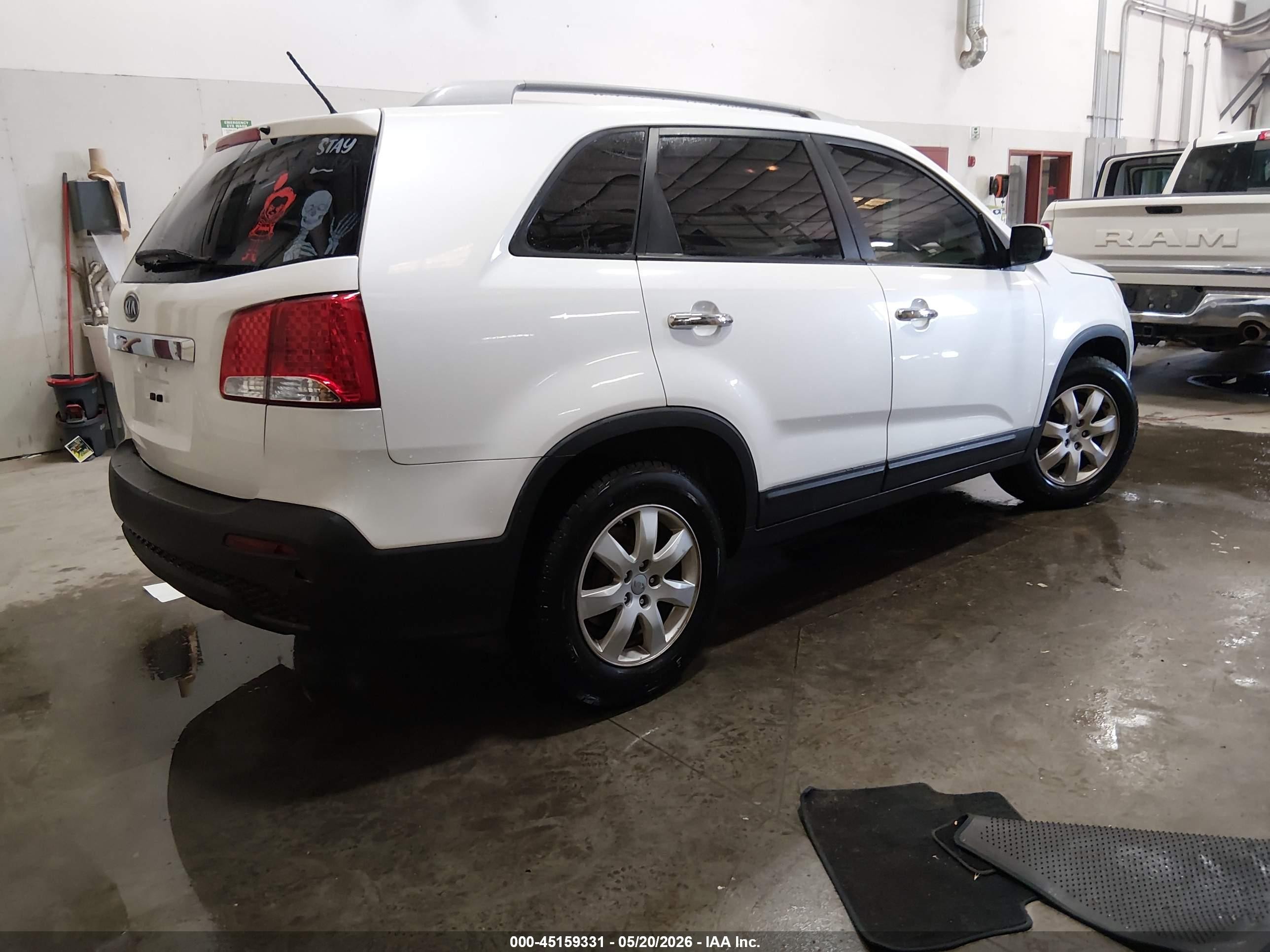 2012 Kia Sorento Lx V6 White vin: 5XYKT4A23CG242772