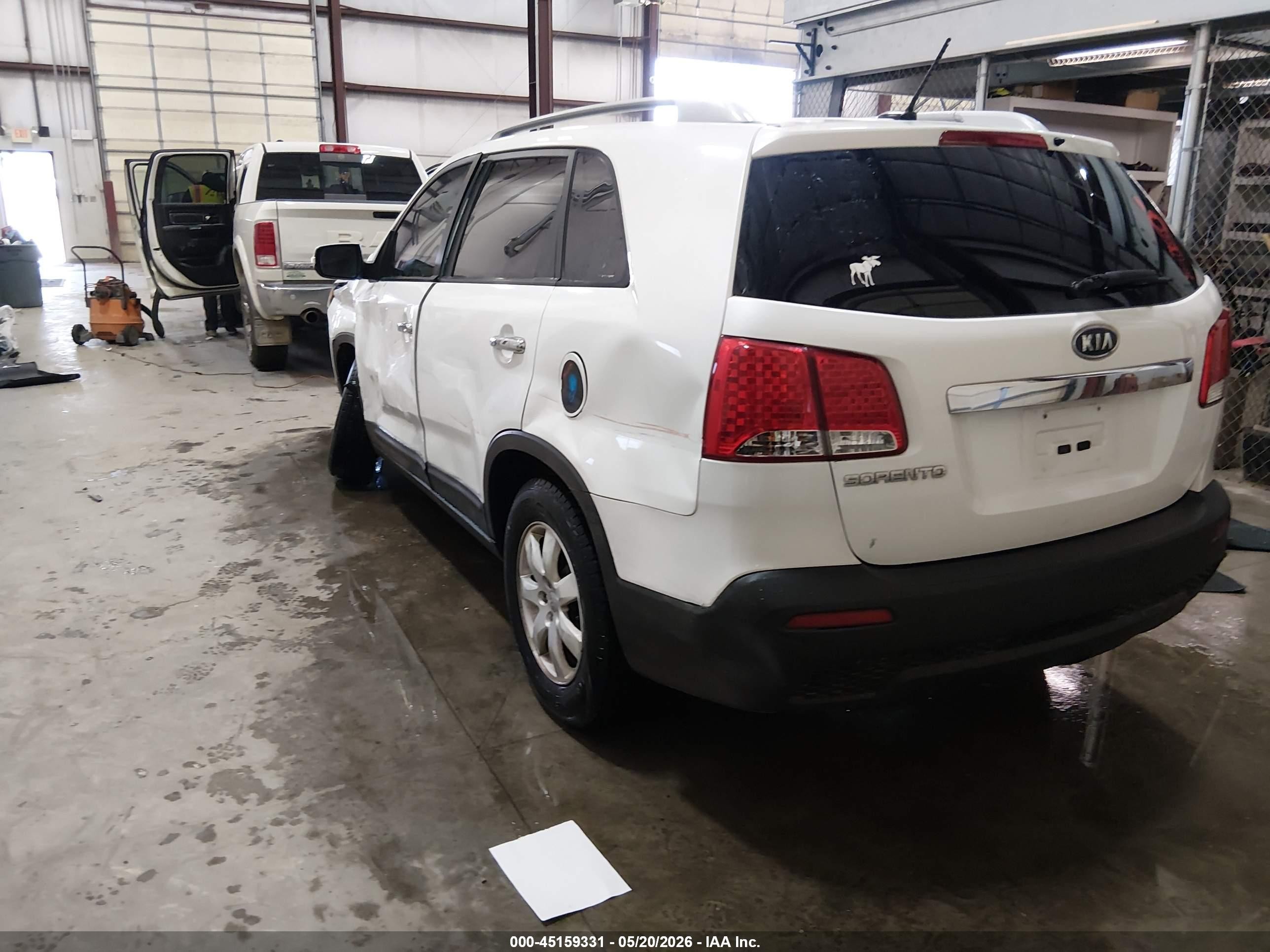 2012 Kia Sorento Lx V6 White vin: 5XYKT4A23CG242772