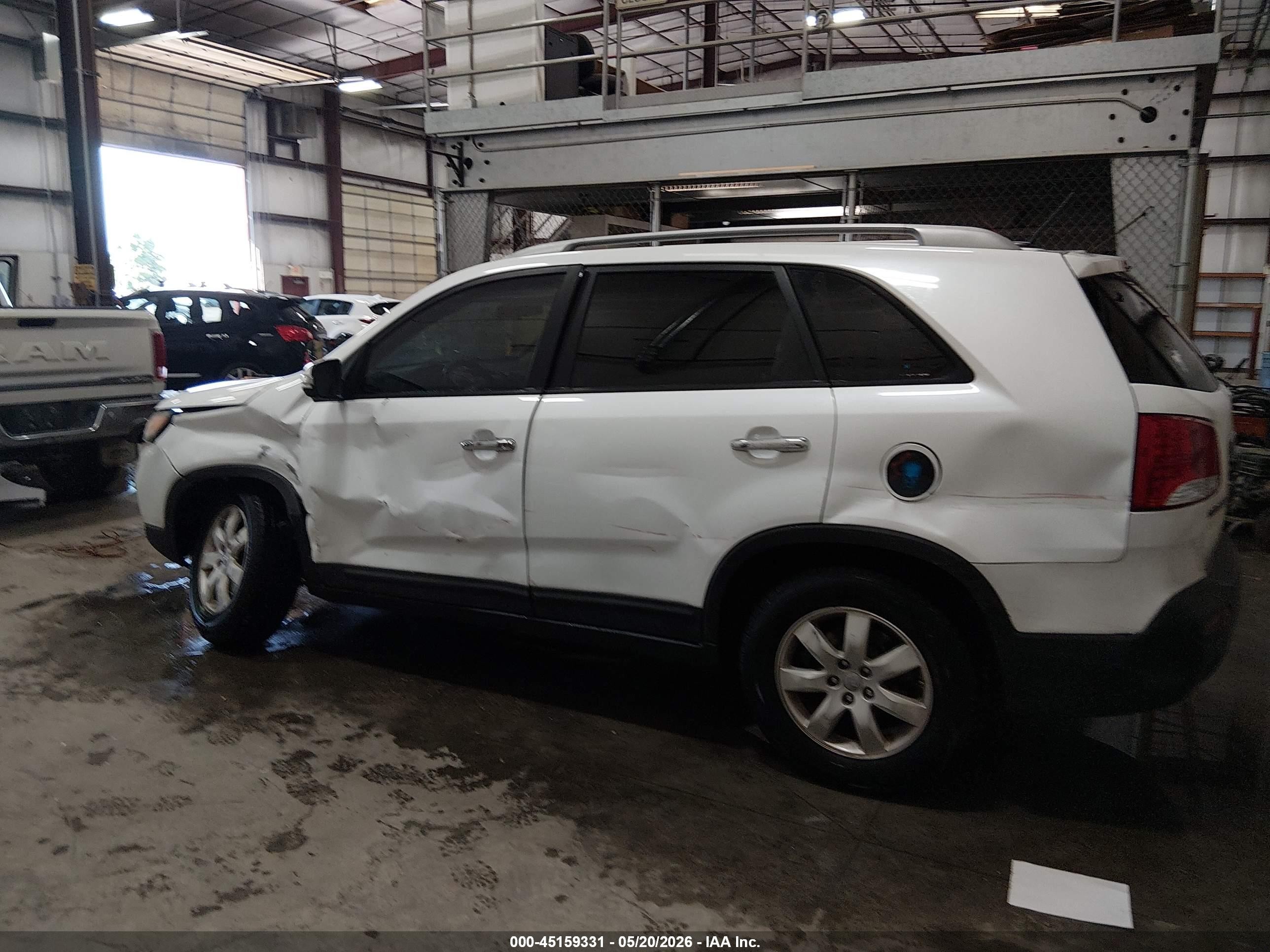 2012 Kia Sorento Lx V6 White vin: 5XYKT4A23CG242772