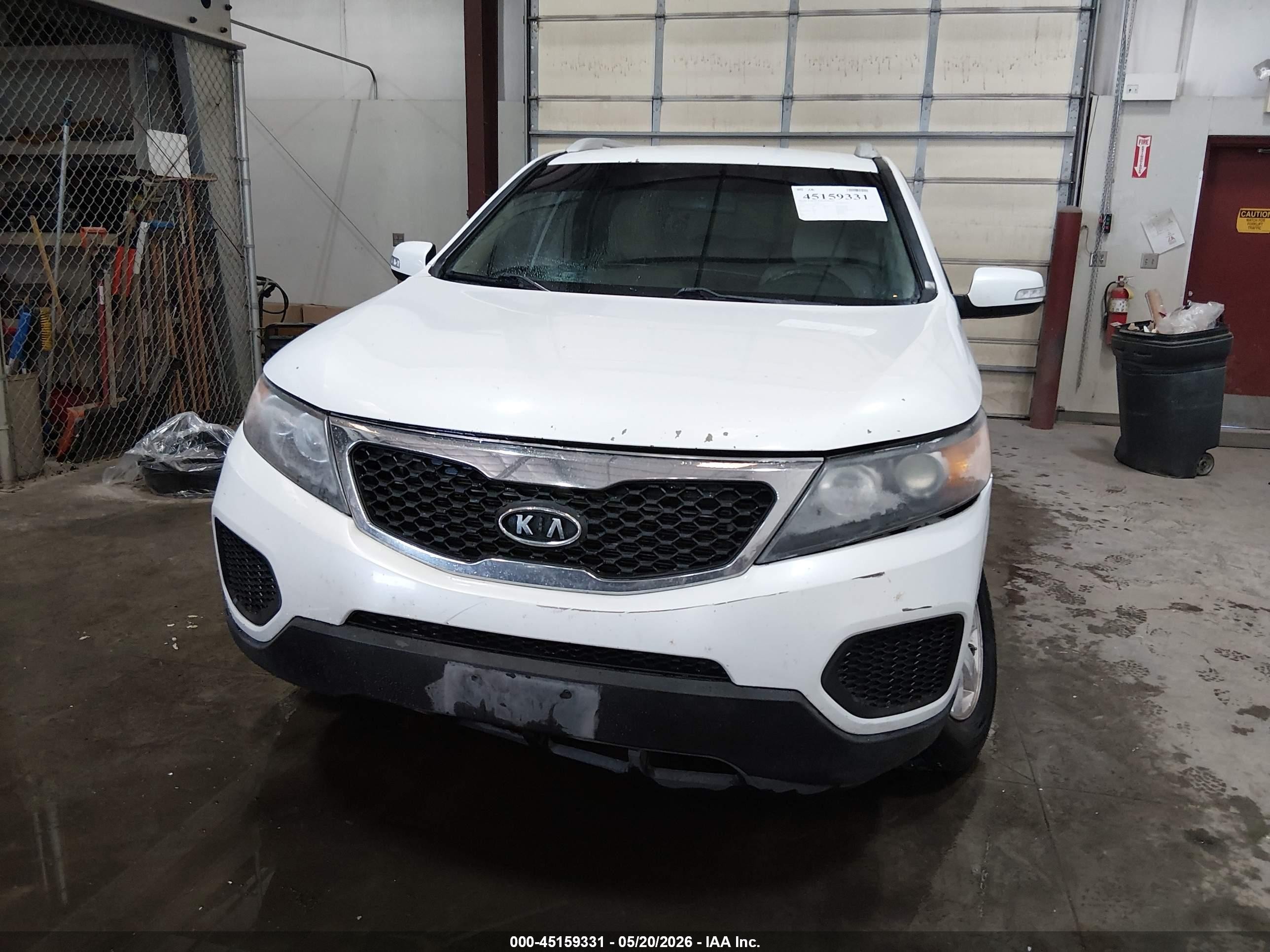 2012 Kia Sorento Lx V6 White vin: 5XYKT4A23CG242772