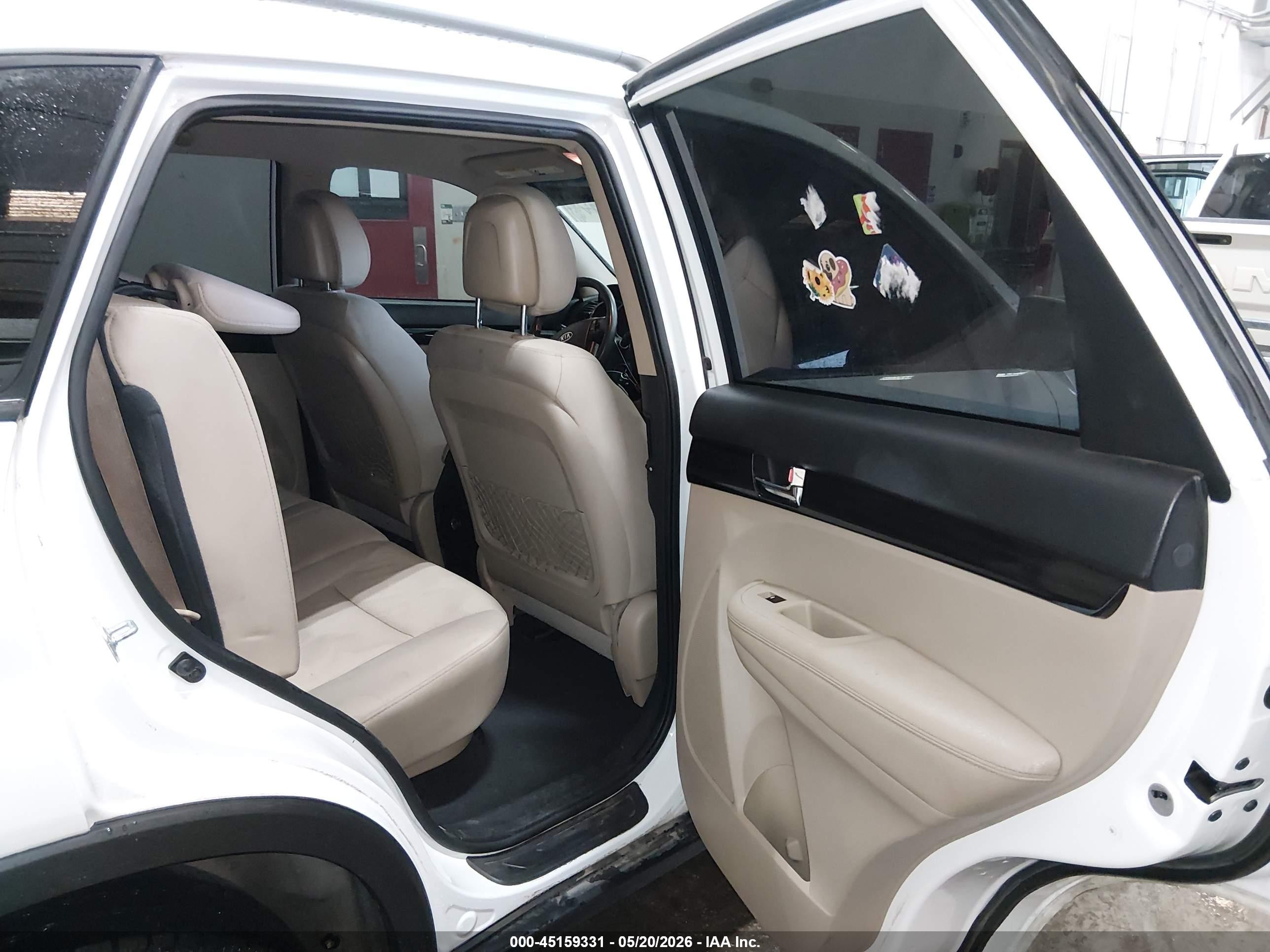 2012 Kia Sorento Lx V6 White vin: 5XYKT4A23CG242772