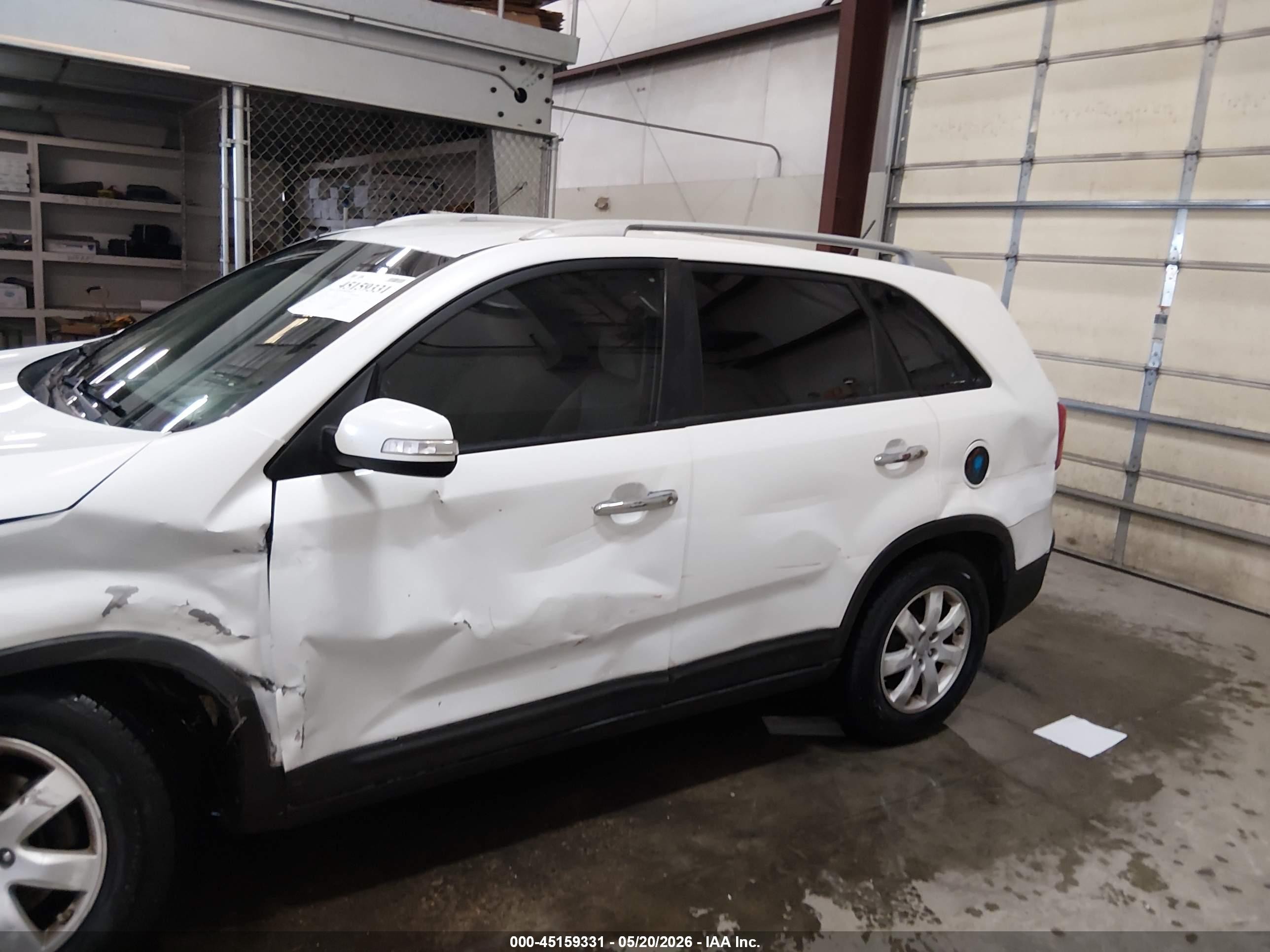 2012 Kia Sorento Lx V6 White vin: 5XYKT4A23CG242772