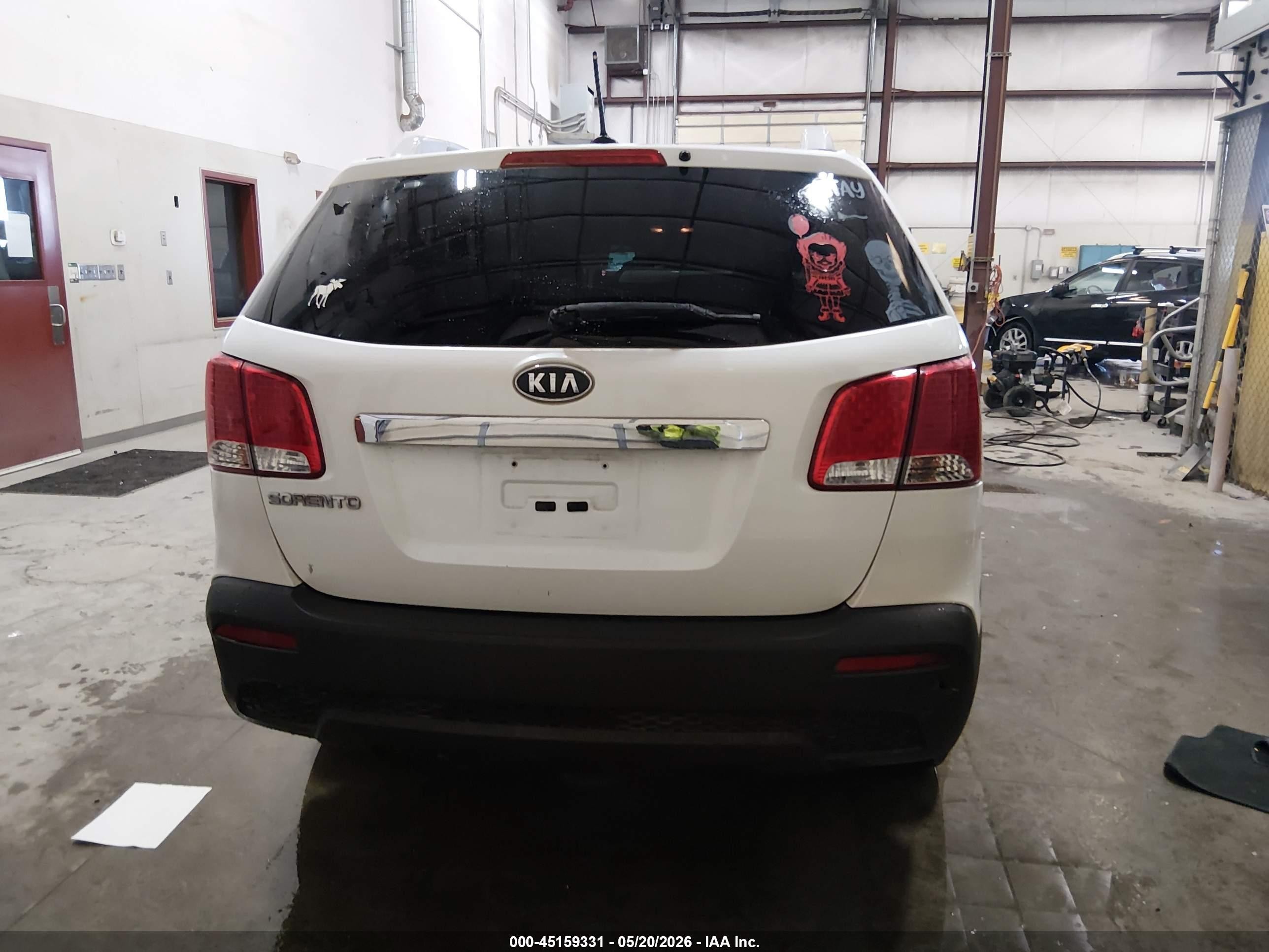 2012 Kia Sorento Lx V6 White vin: 5XYKT4A23CG242772