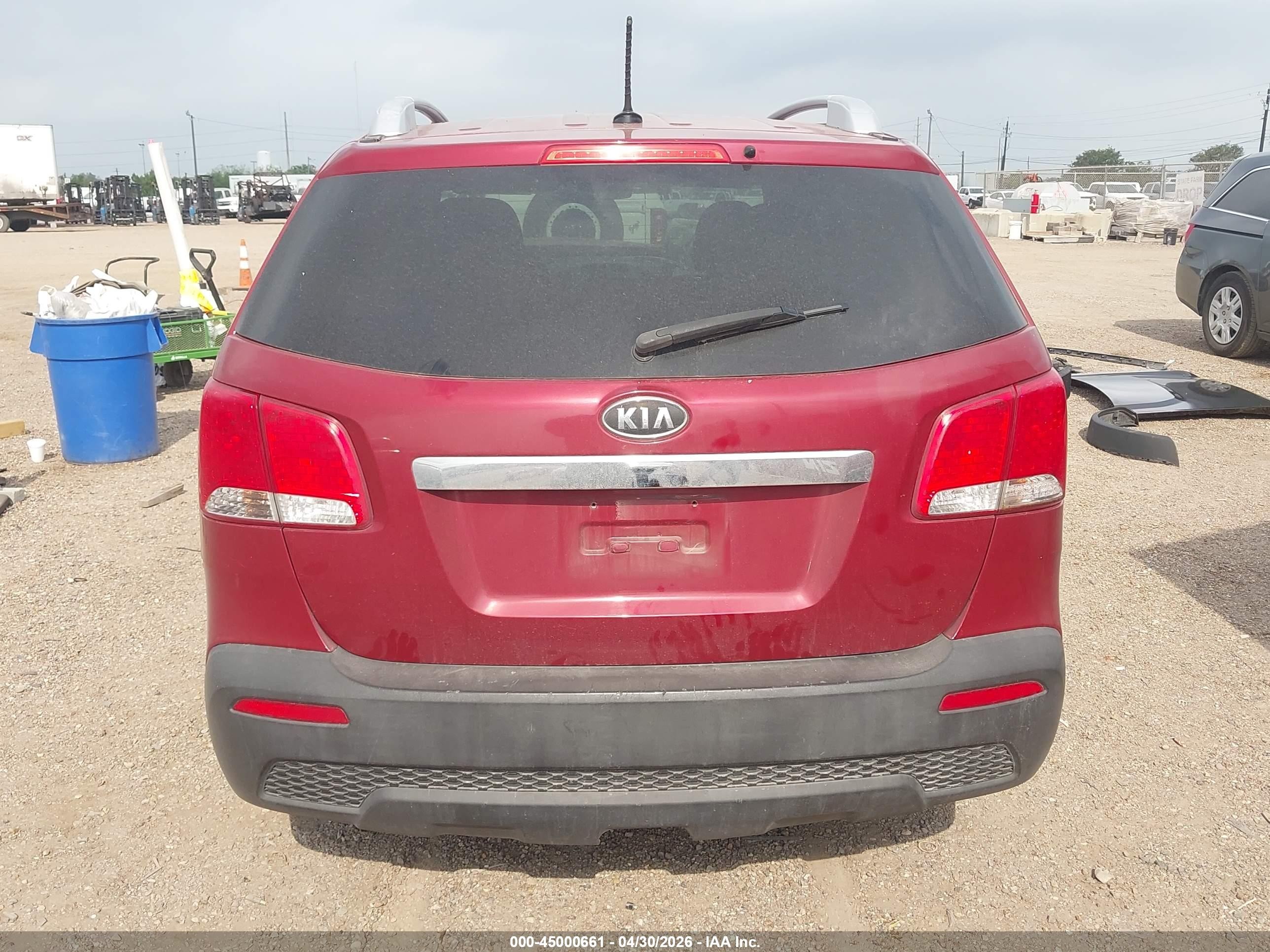 2013 Kia Sorento Lx V6 Red vin: 5XYKT4A23DG372326