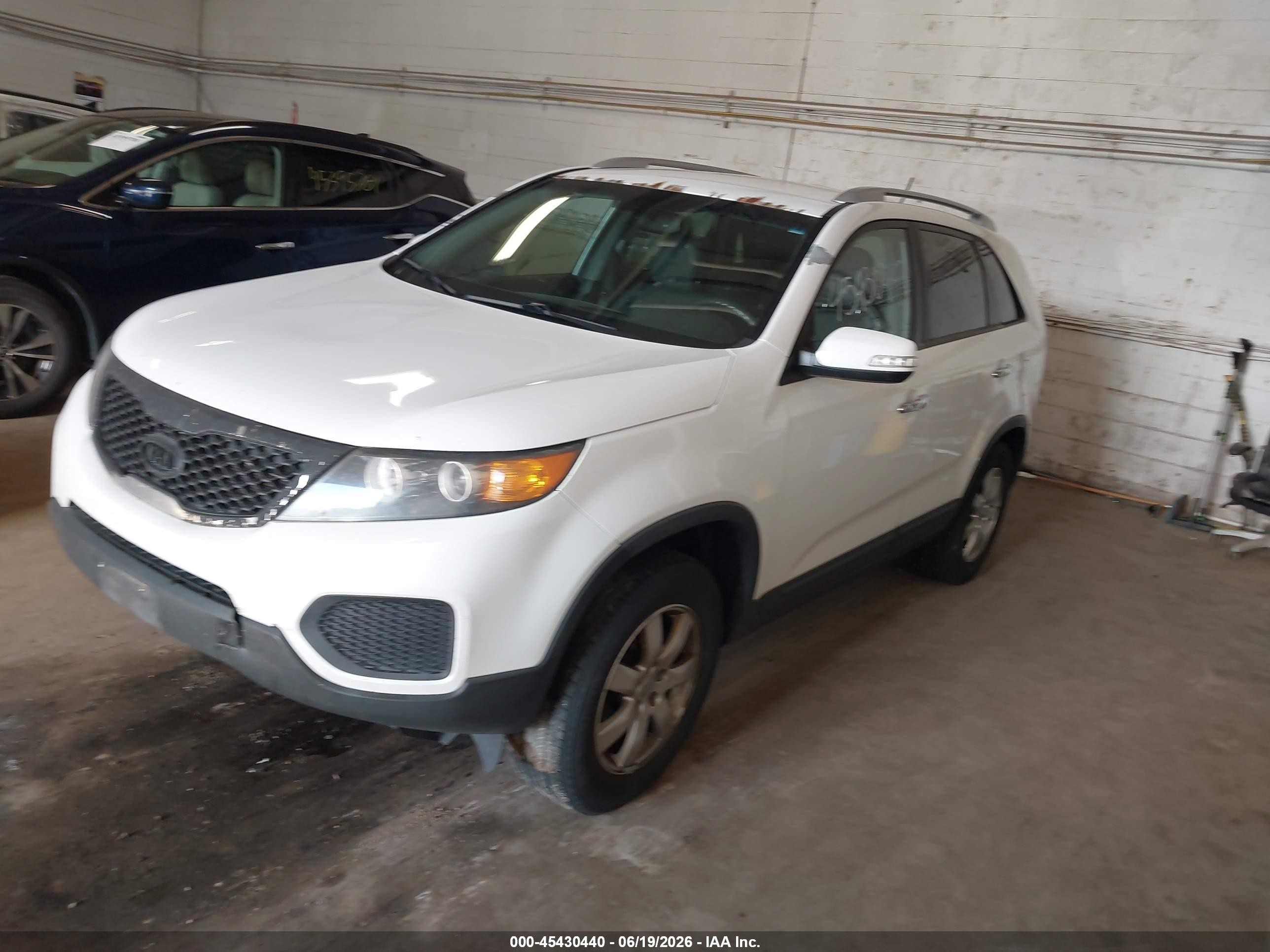 2013 Kia Sorento Lx V6 White vin: 5XYKT4A23DG381575