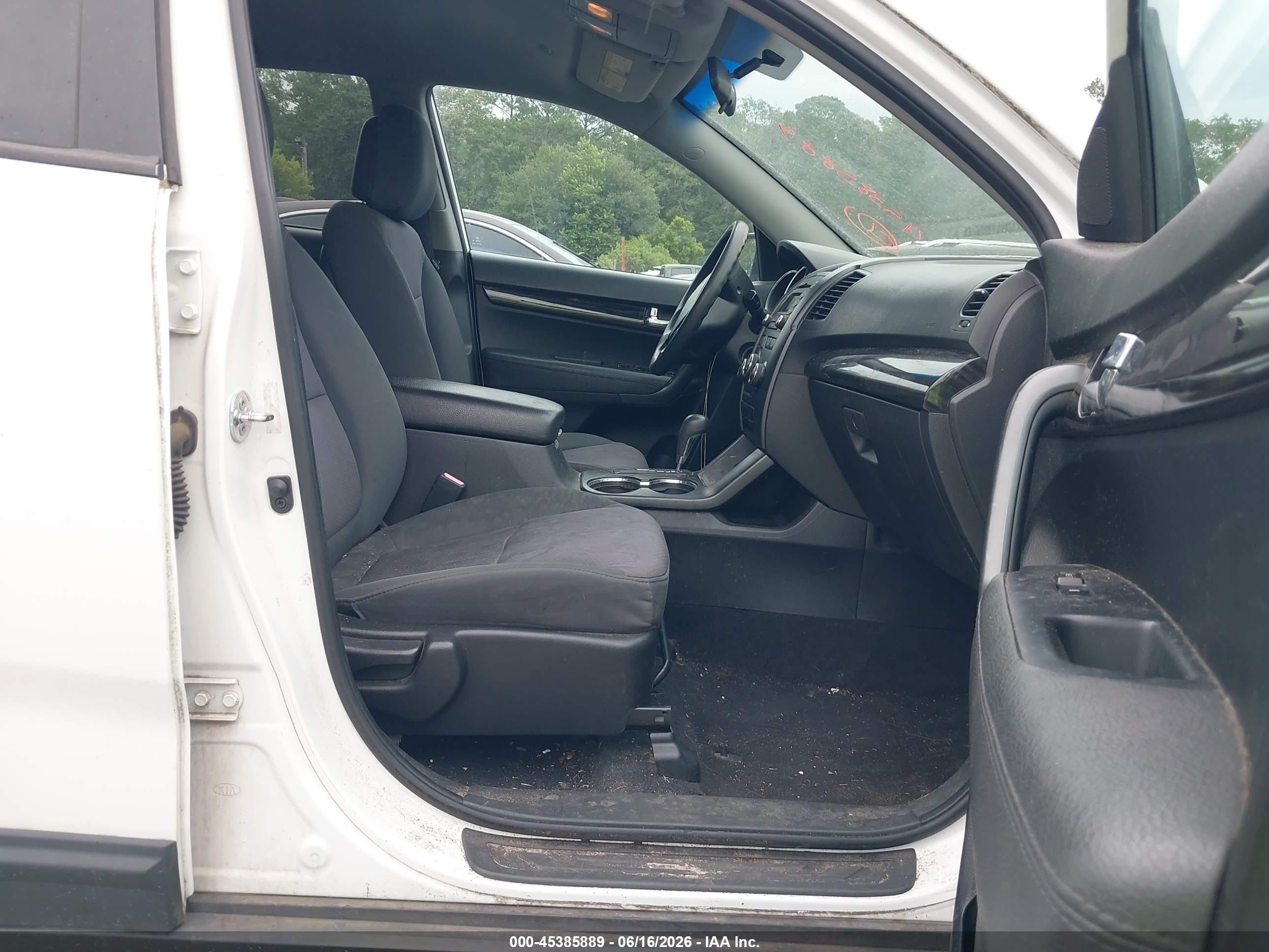 2013 Kia Sorento Lx V6 White vin: 5XYKT4A23DG402070