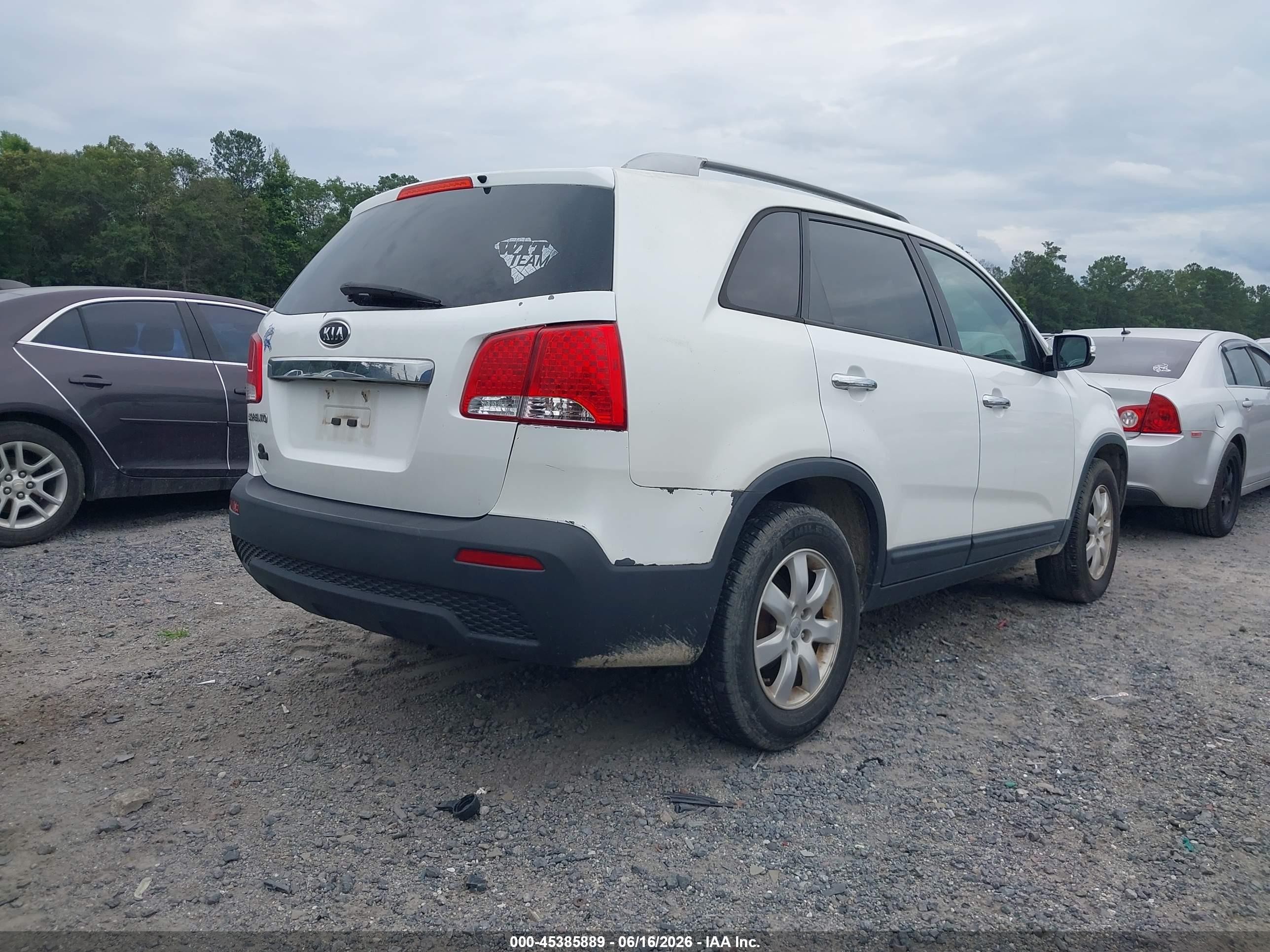 2013 Kia Sorento Lx V6 White vin: 5XYKT4A23DG402070