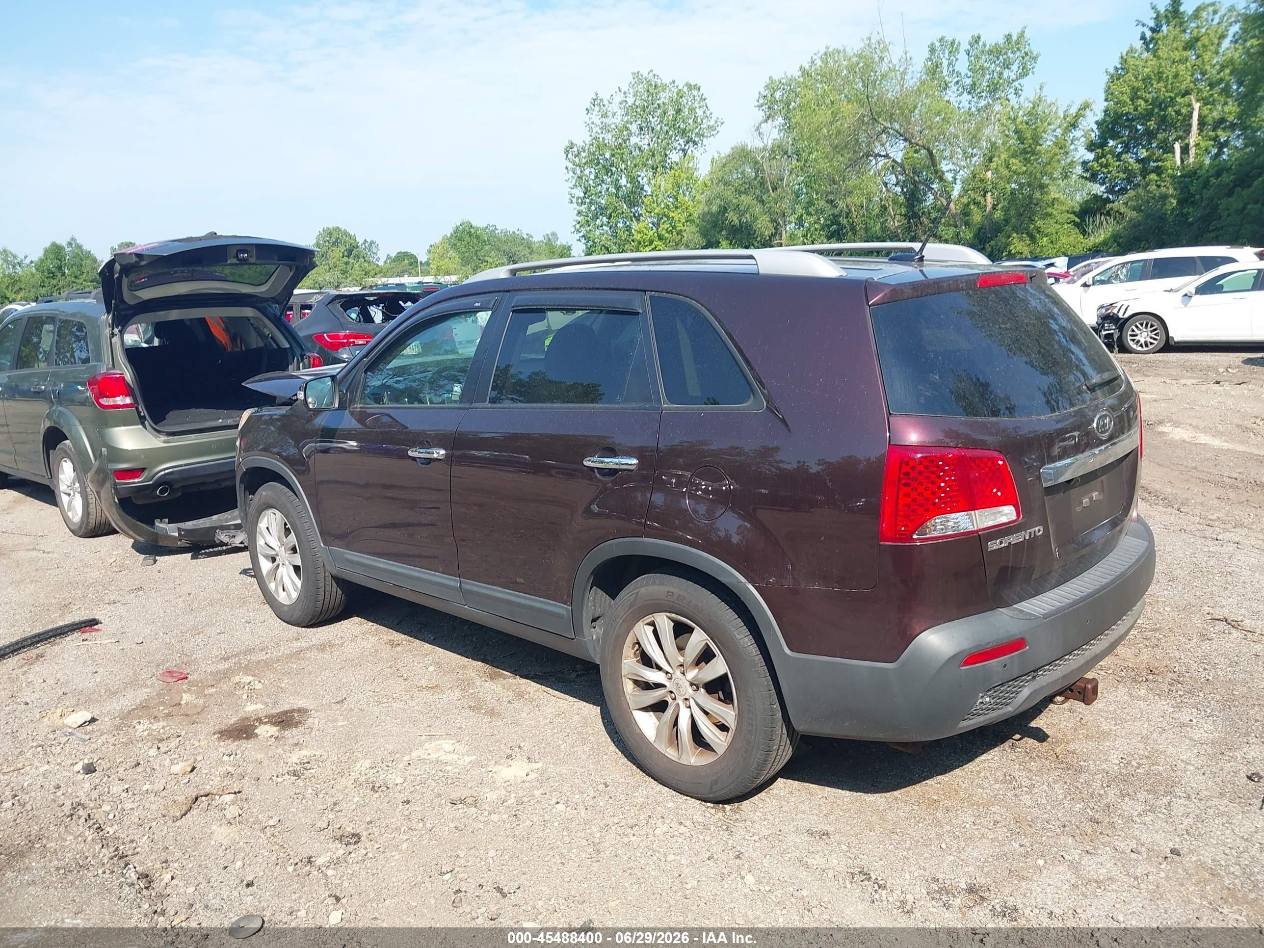 2011 Kia Sorento Lx V6 Maroon vin: 5XYKT4A25BG181598