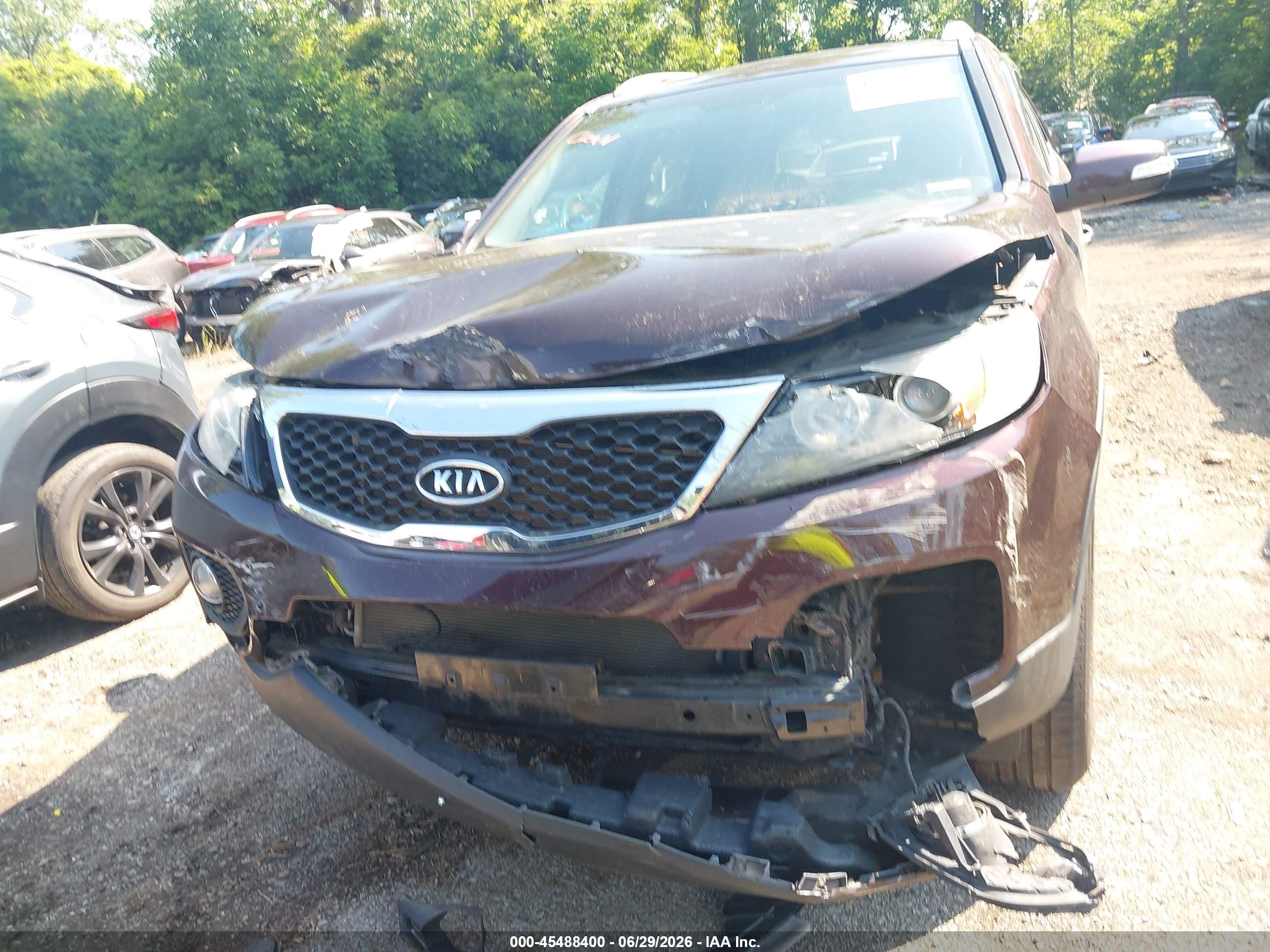 2011 Kia Sorento Lx V6 Maroon vin: 5XYKT4A25BG181598