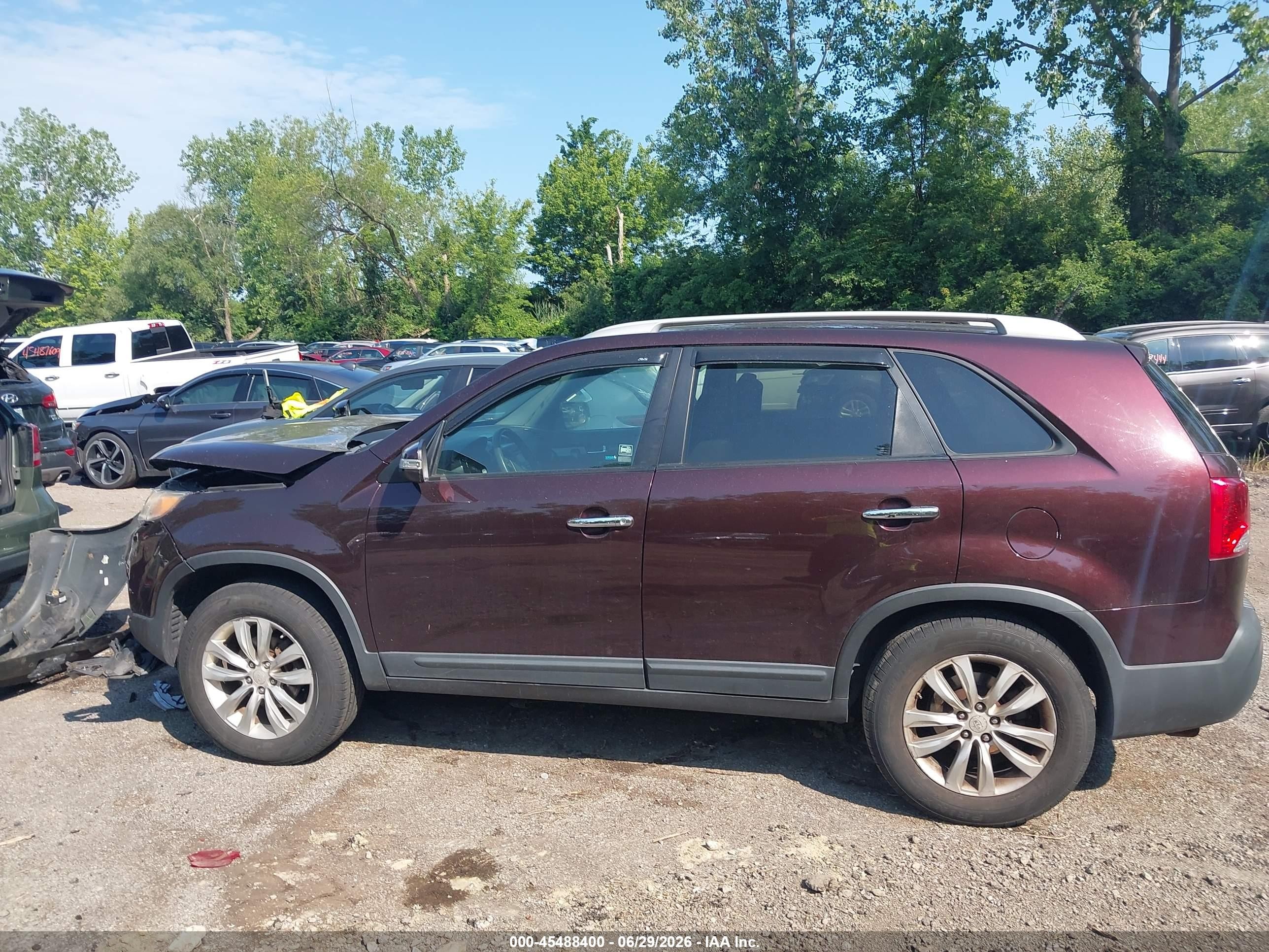 2011 Kia Sorento Lx V6 Maroon vin: 5XYKT4A25BG181598