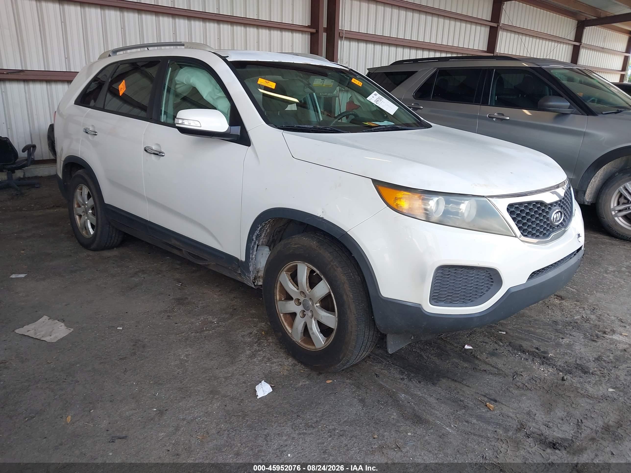 2012 Kia Sorento Lx V6 White vin: 5XYKT4A25CG215427