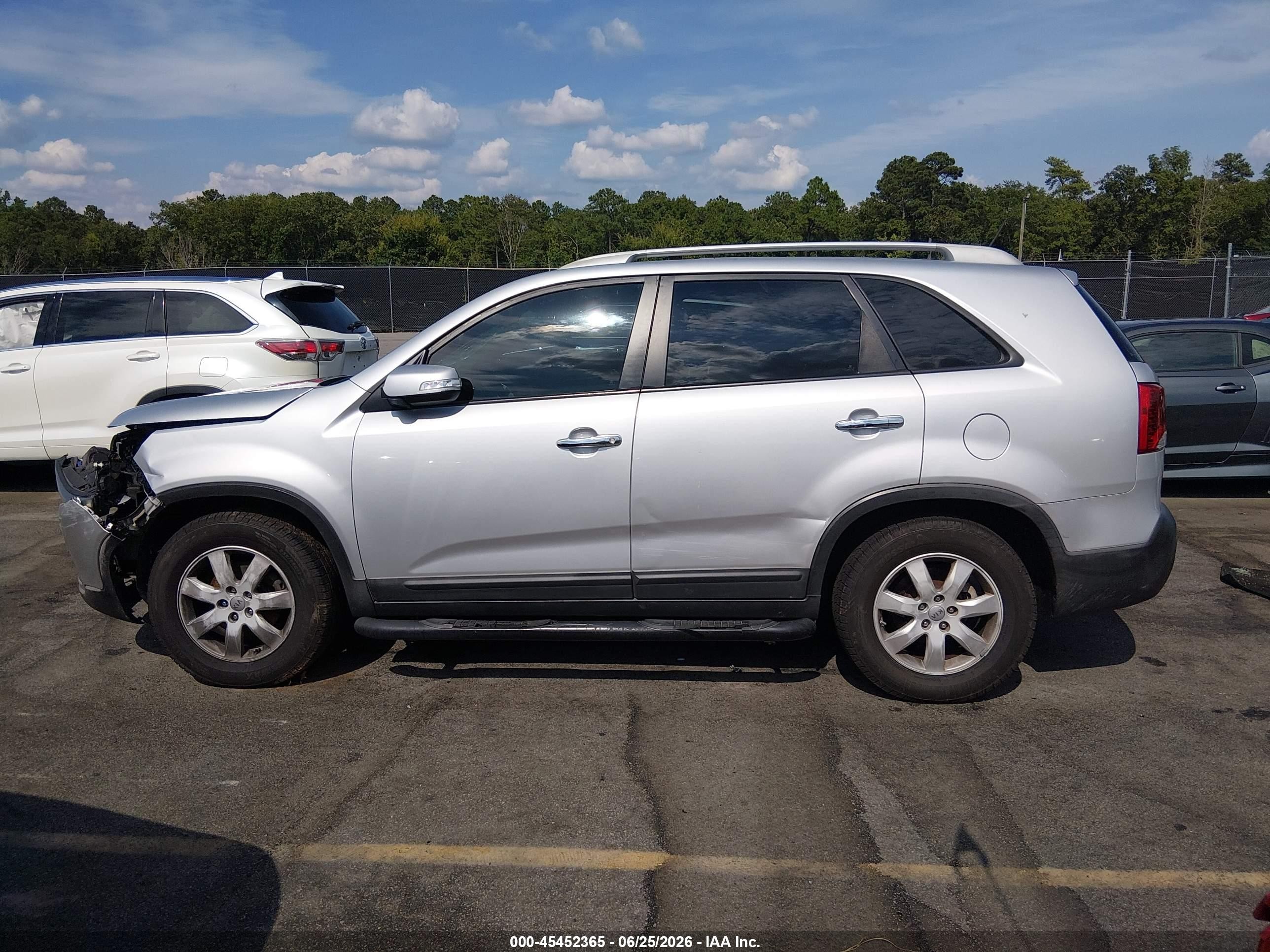 2012 Kia Sorento Lx V6 Silver vin: 5XYKT4A25CG297448