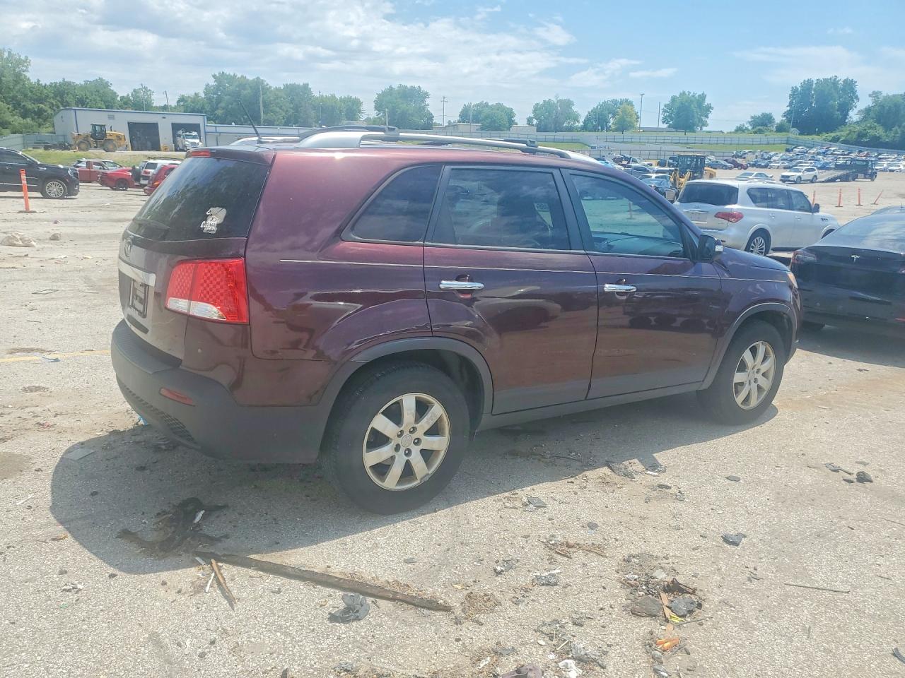 2013 Kia Sorento Lx Burgundy vin: 5XYKT4A25DG325329
