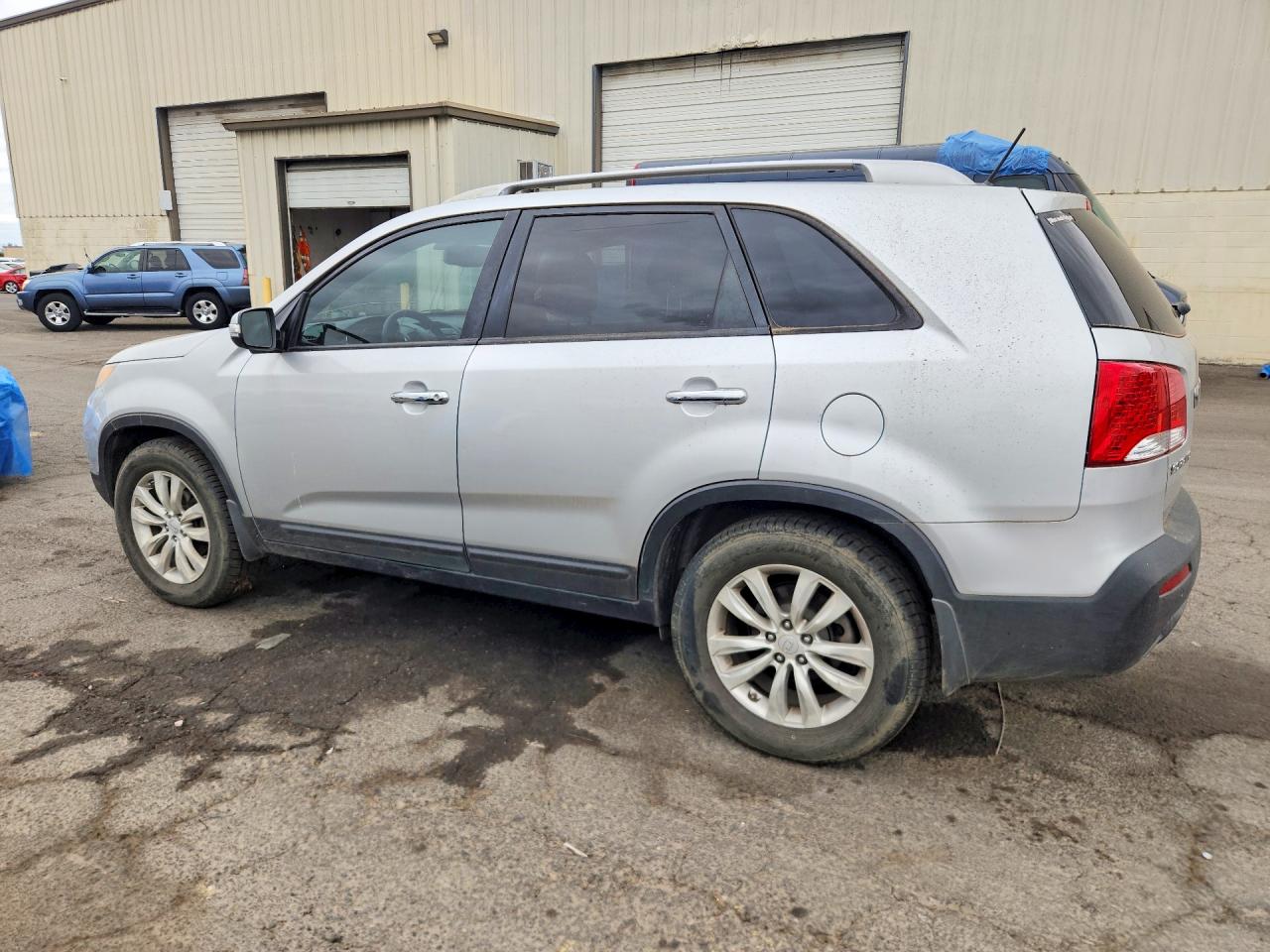 2011 Kia Sorento Lx Серебряный vin: 5XYKT4A26BG151123