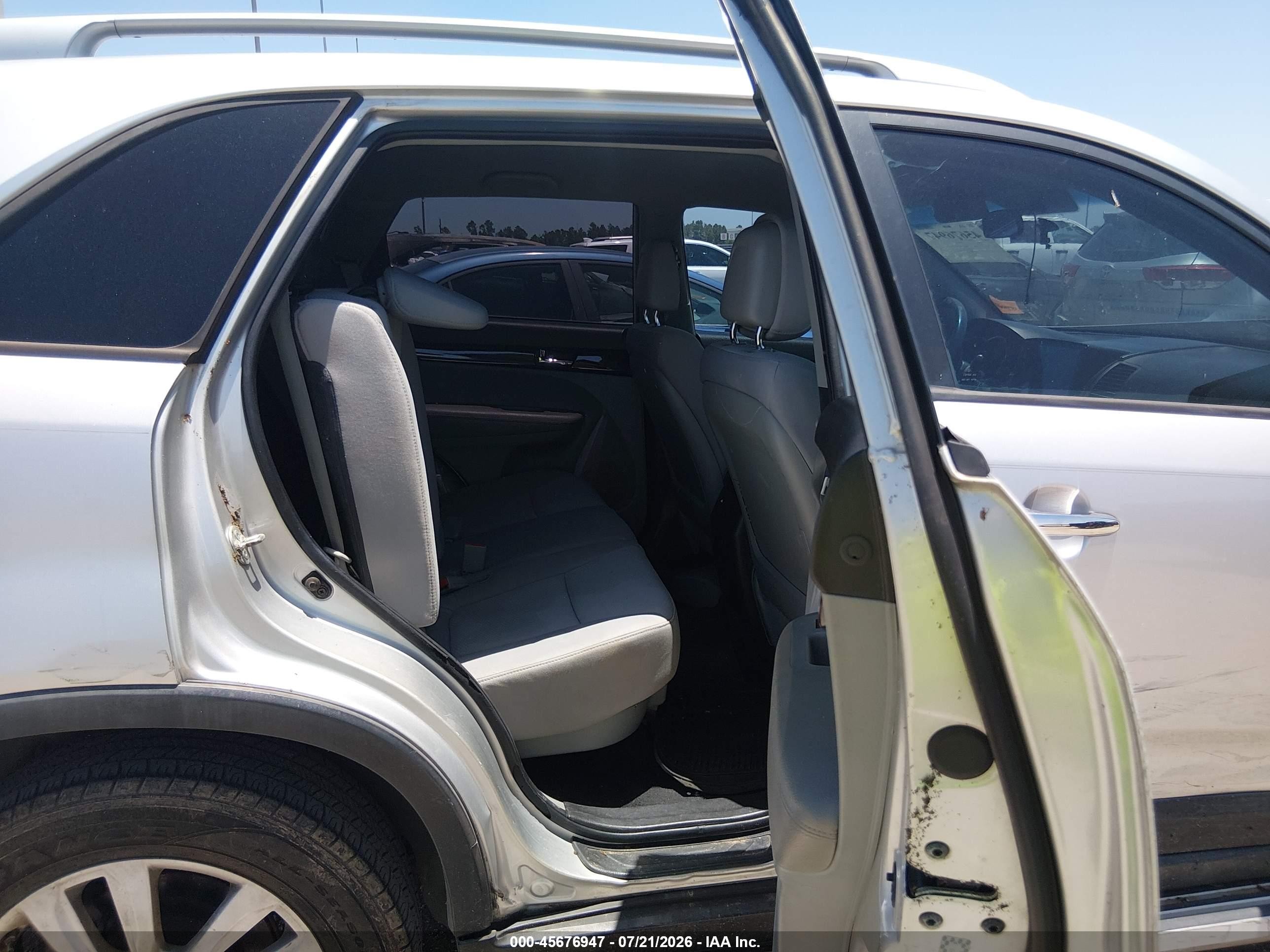 2011 Kia Sorento Lx V6 Silver vin: 5XYKT4A28BG062797