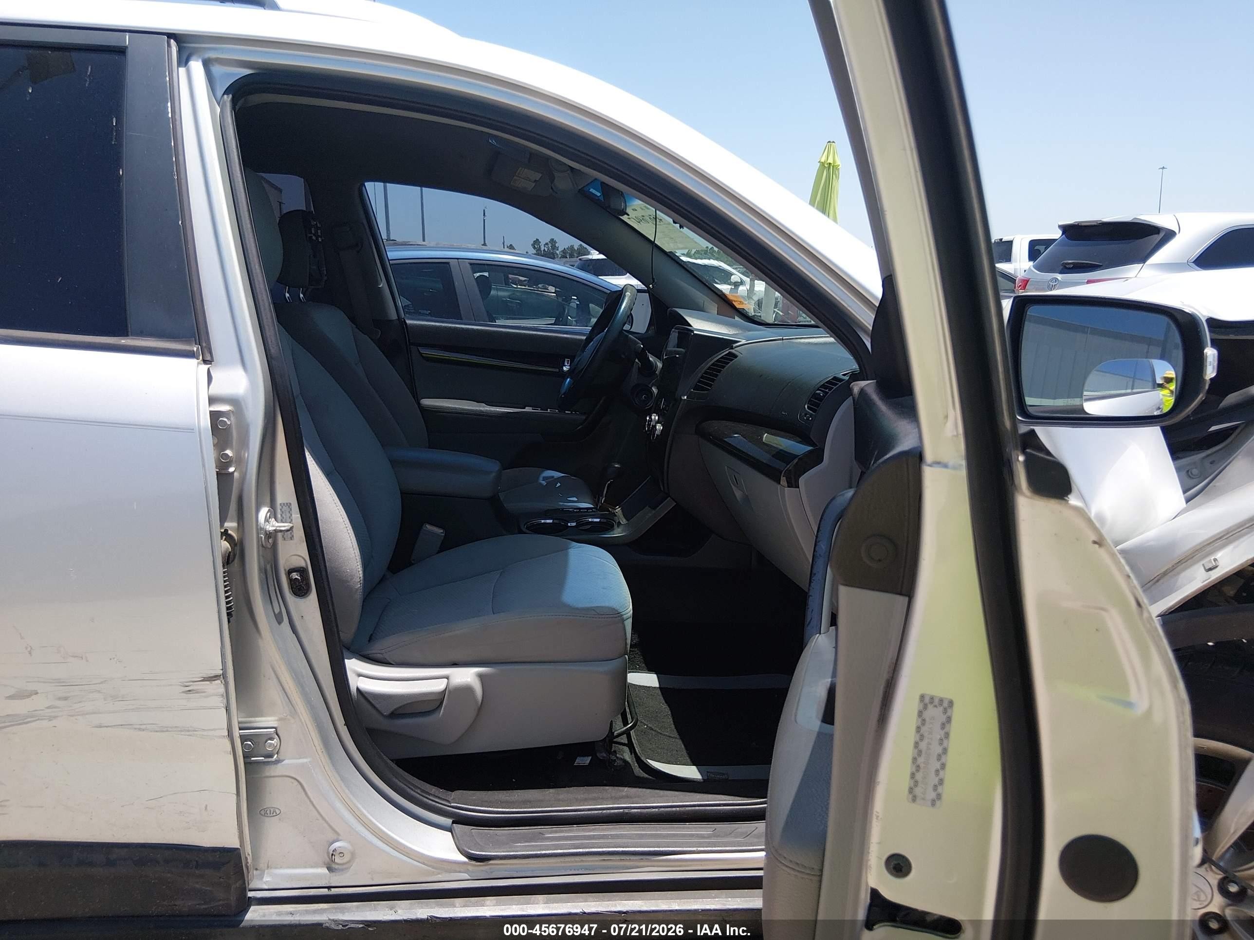 2011 Kia Sorento Lx V6 Silver vin: 5XYKT4A28BG062797
