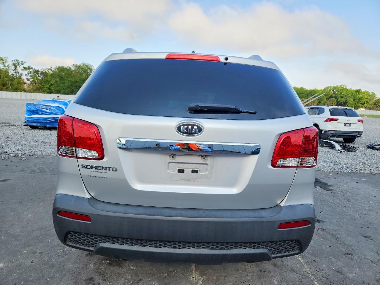 2011 Kia Sorento Lx Silver vin: 5XYKT4A28BG095654