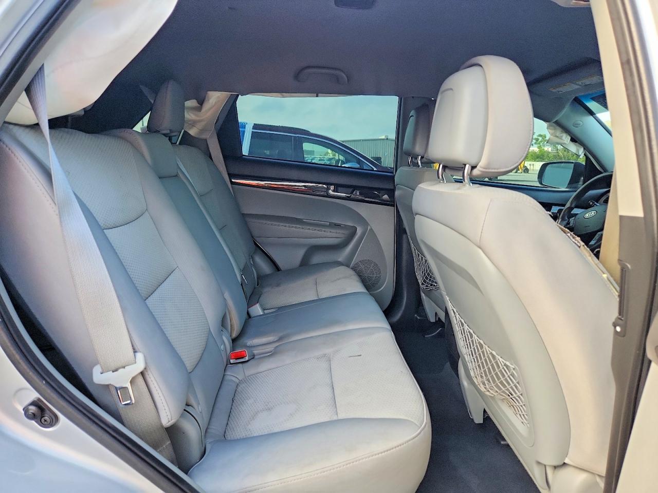 2011 Kia Sorento Lx Silver vin: 5XYKT4A28BG095654