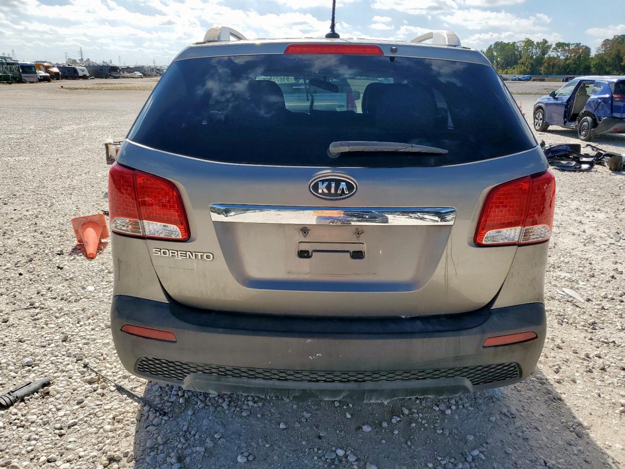 2011 Kia Sorento Lx Gray vin: 5XYKT4A29BG067202