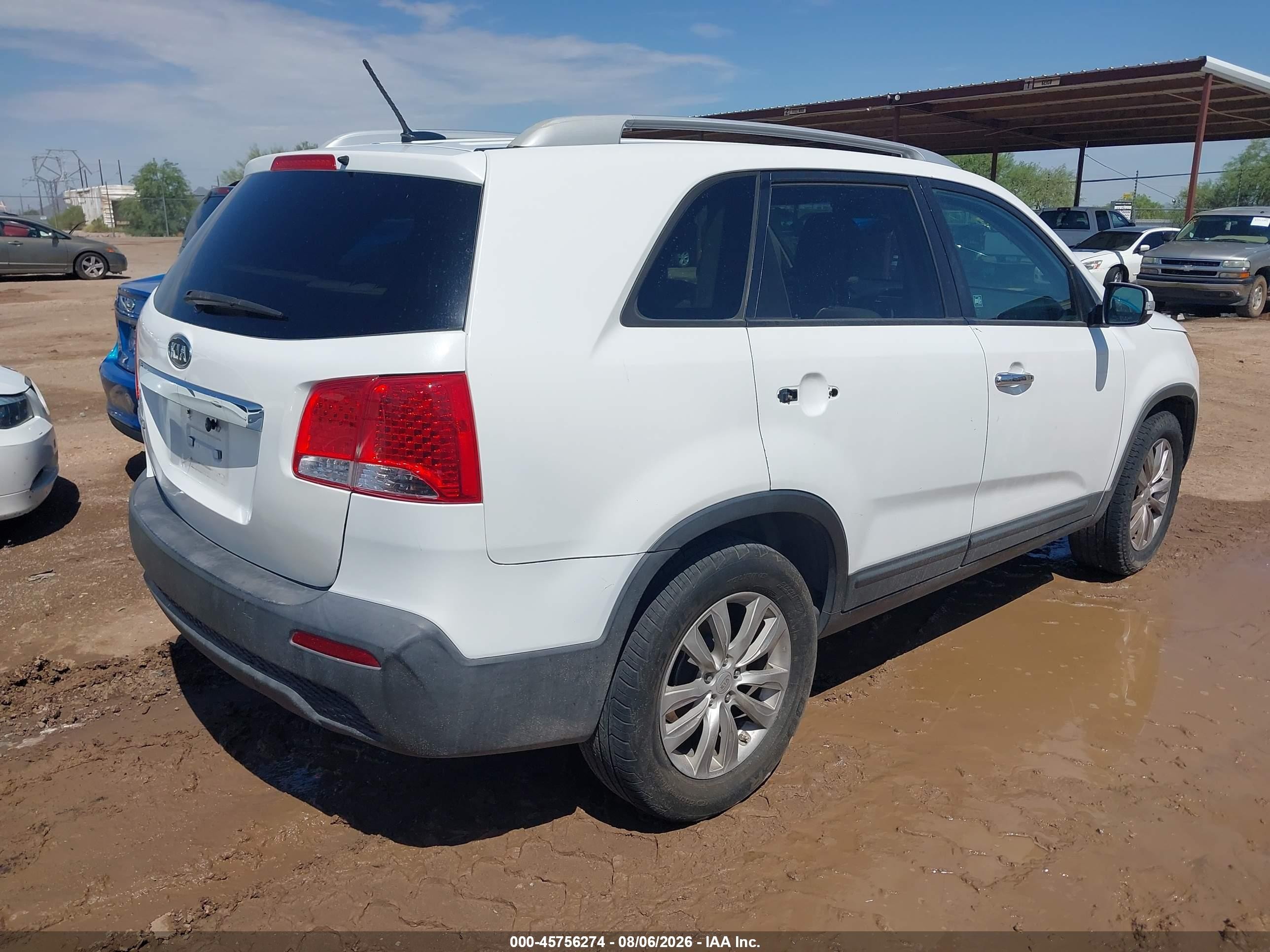 2011 Kia Sorento Lx V6 White vin: 5XYKT4A2XBG077897