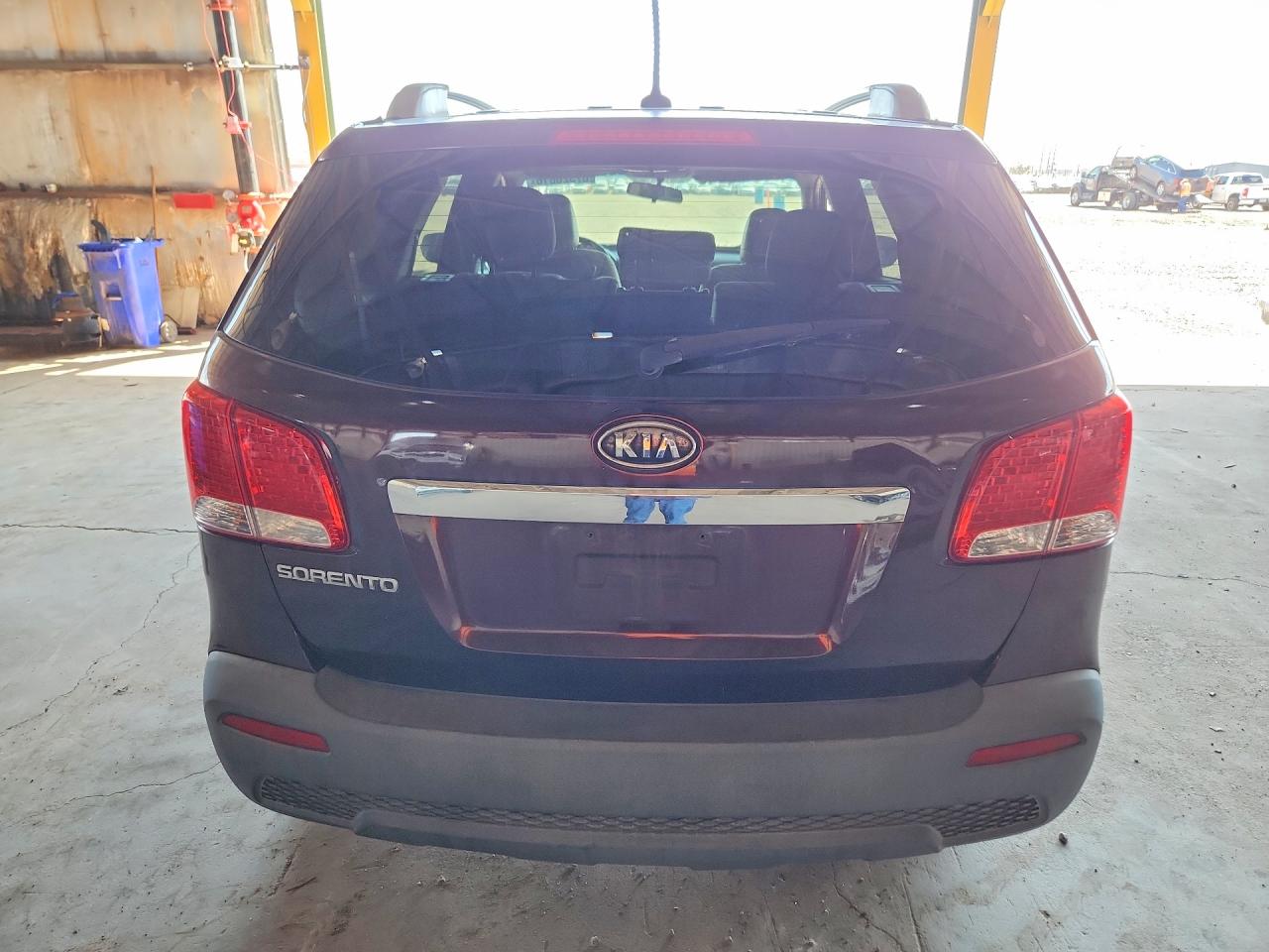 2012 Kia Sorento Lx Maroon vin: 5XYKT4A2XCG287434
