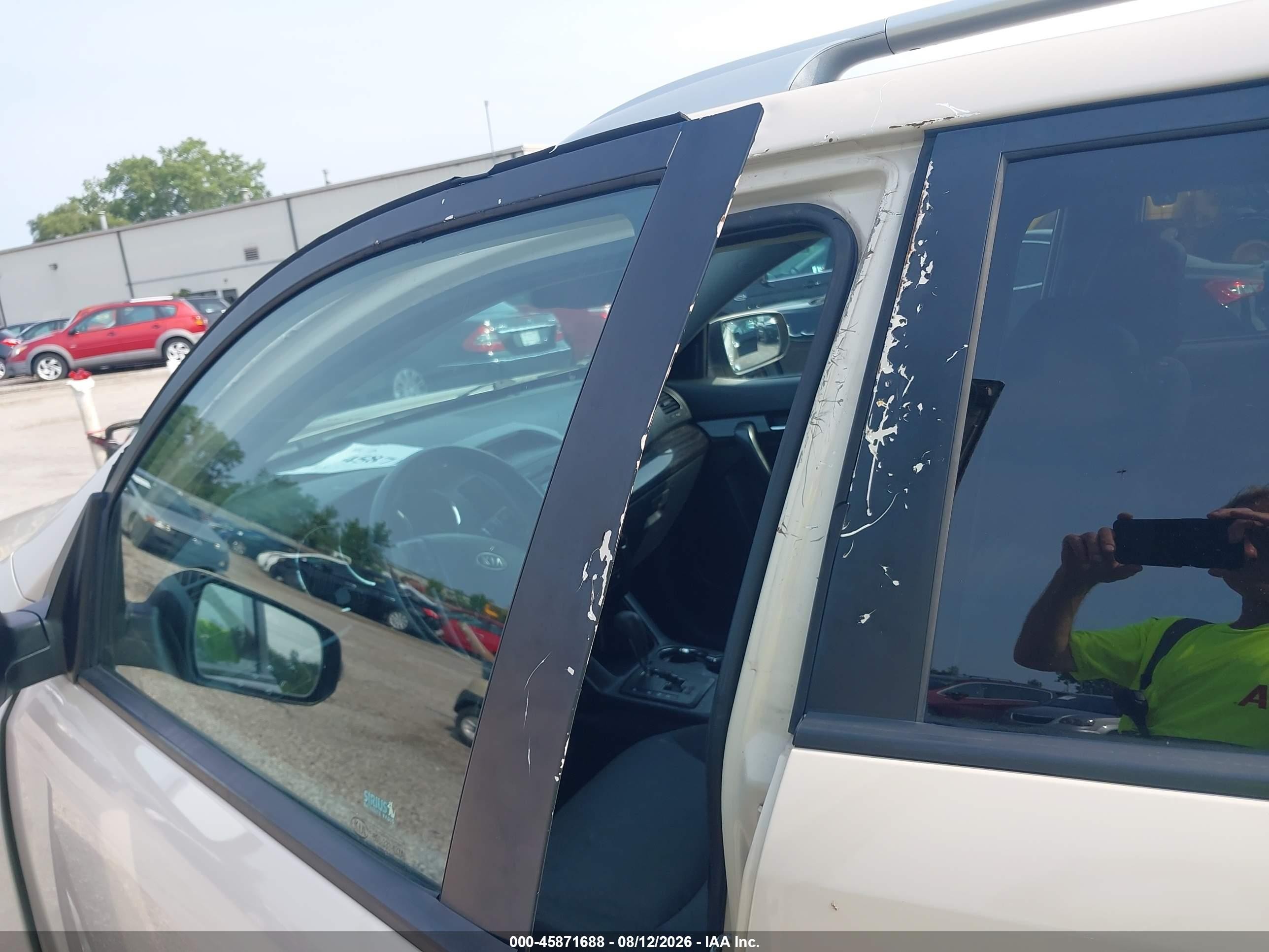 2012 Kia Sorento Lx White vin: 5XYKT4A60CG206010