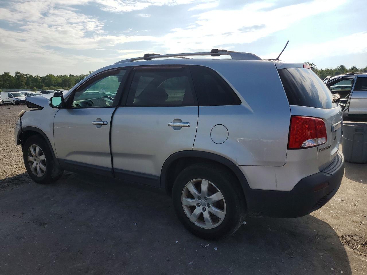 2012 Kia Sorento Lx Серебряный vin: 5XYKT4A60CG217329