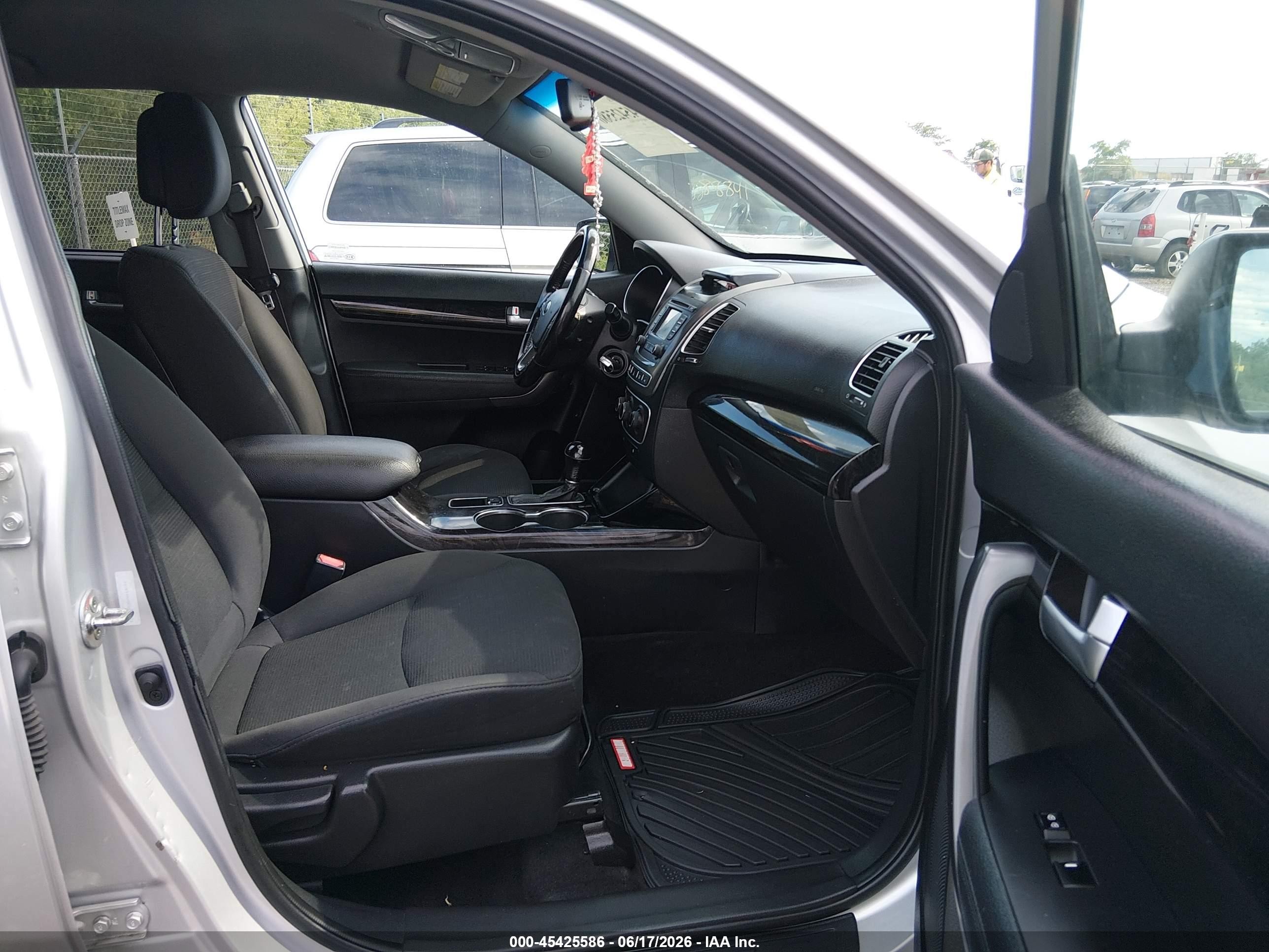 2014 Kia Sorento Lx Silver vin: 5XYKT4A60EG491973