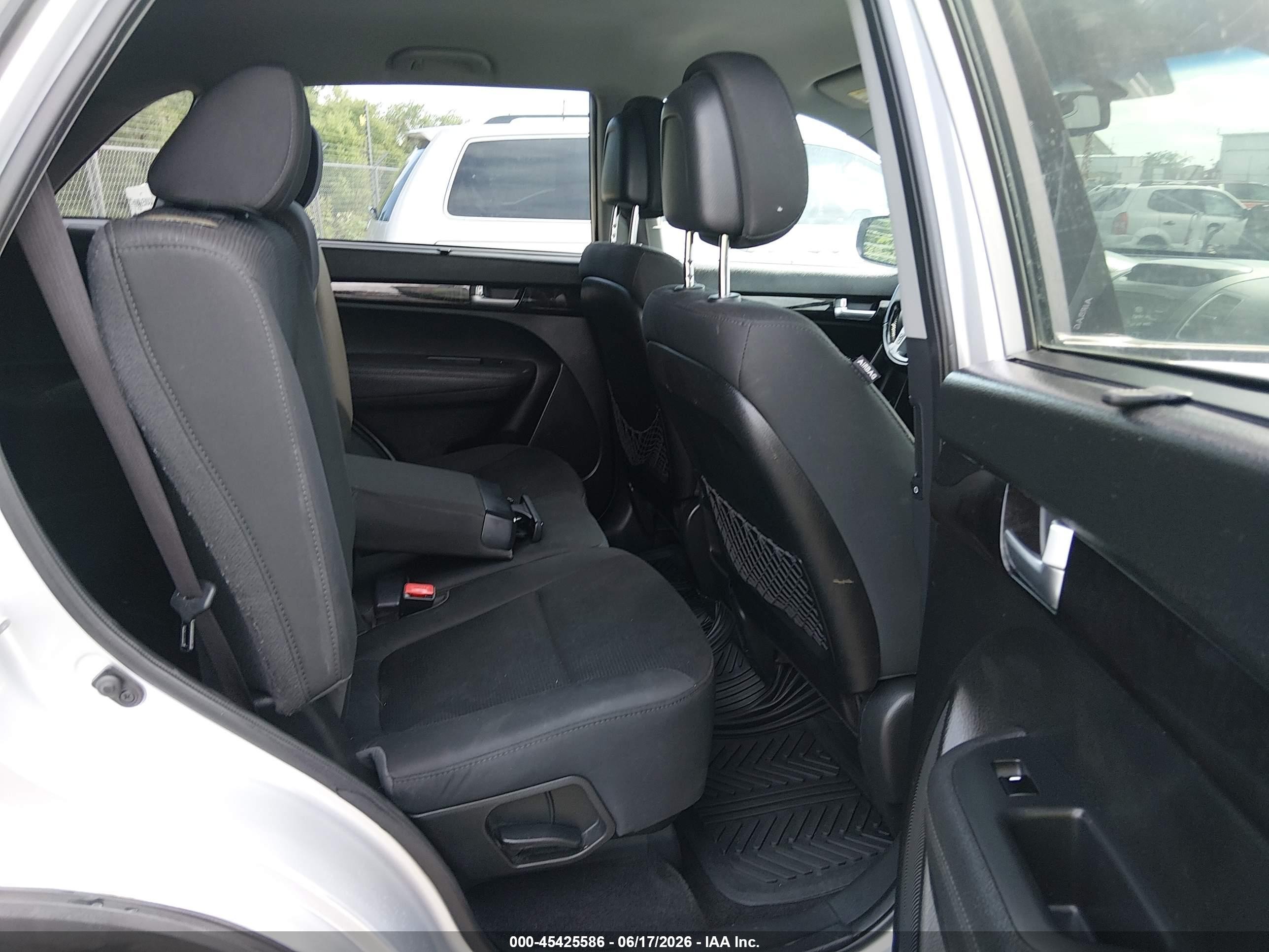 2014 Kia Sorento Lx Silver vin: 5XYKT4A60EG491973