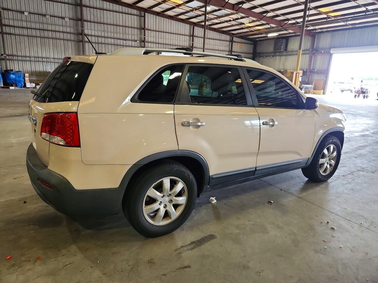 2012 Kia Sorento Lx Cream vin: 5XYKT4A61CG199147