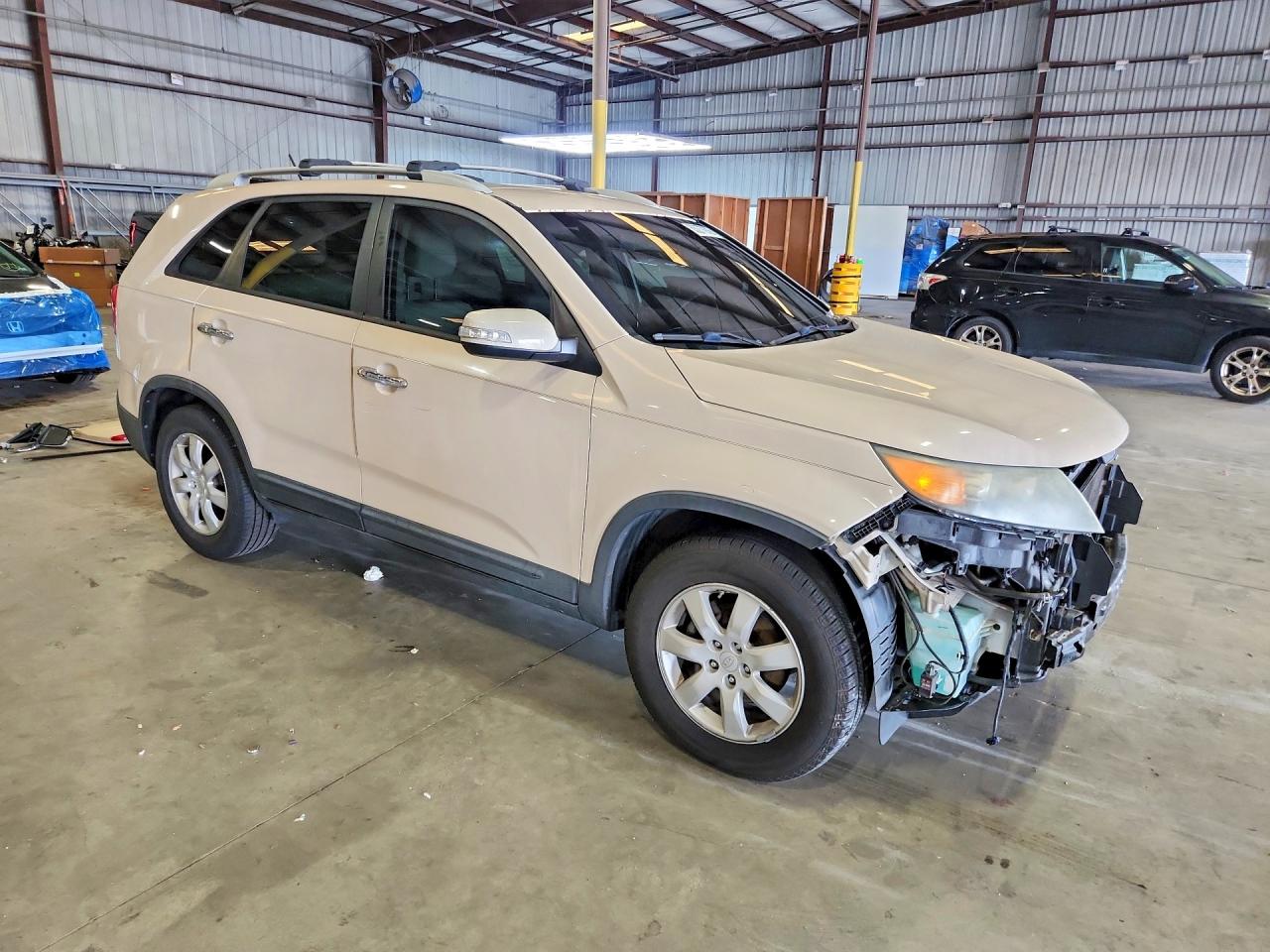 2012 Kia Sorento Lx Cream vin: 5XYKT4A61CG199147