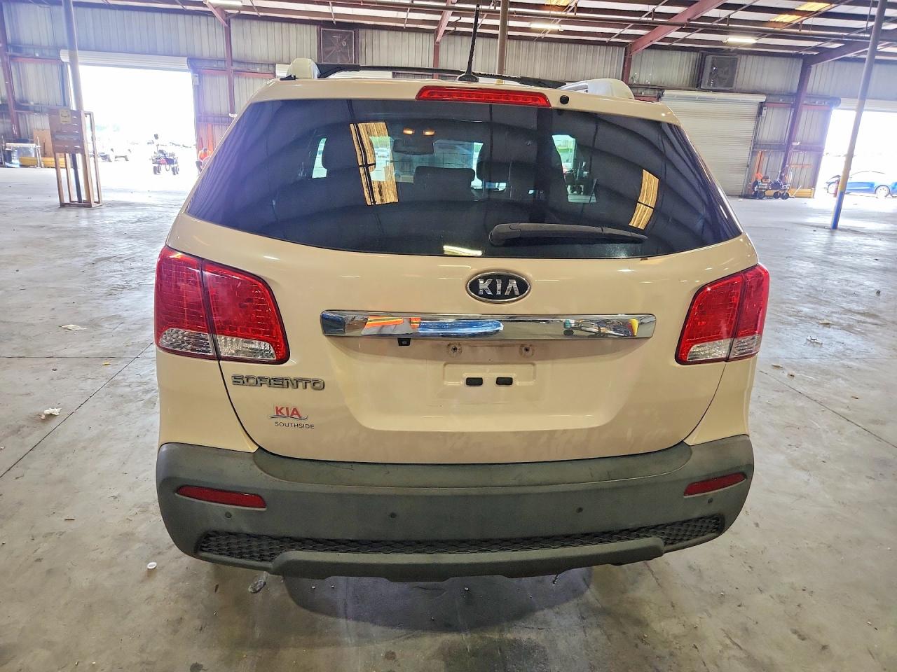 2012 Kia Sorento Lx Cream vin: 5XYKT4A61CG199147