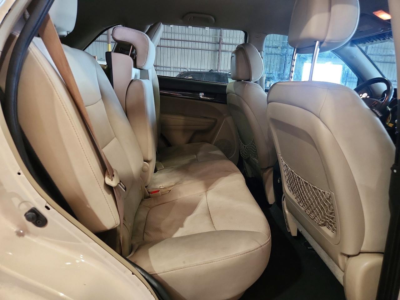 2012 Kia Sorento Lx Cream vin: 5XYKT4A61CG199147