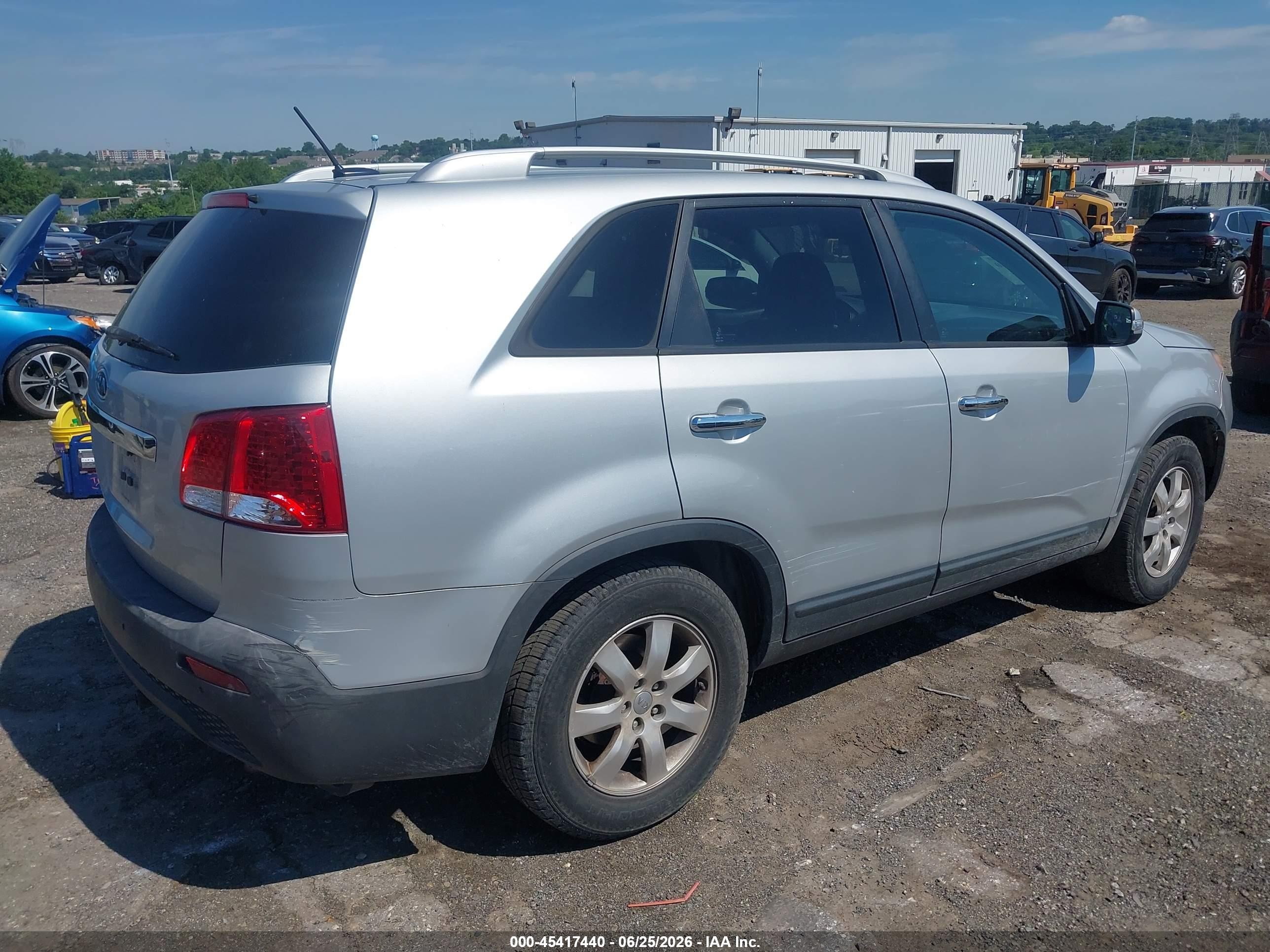 2013 Kia Sorento Lx Silver vin: 5XYKT4A61DG361845