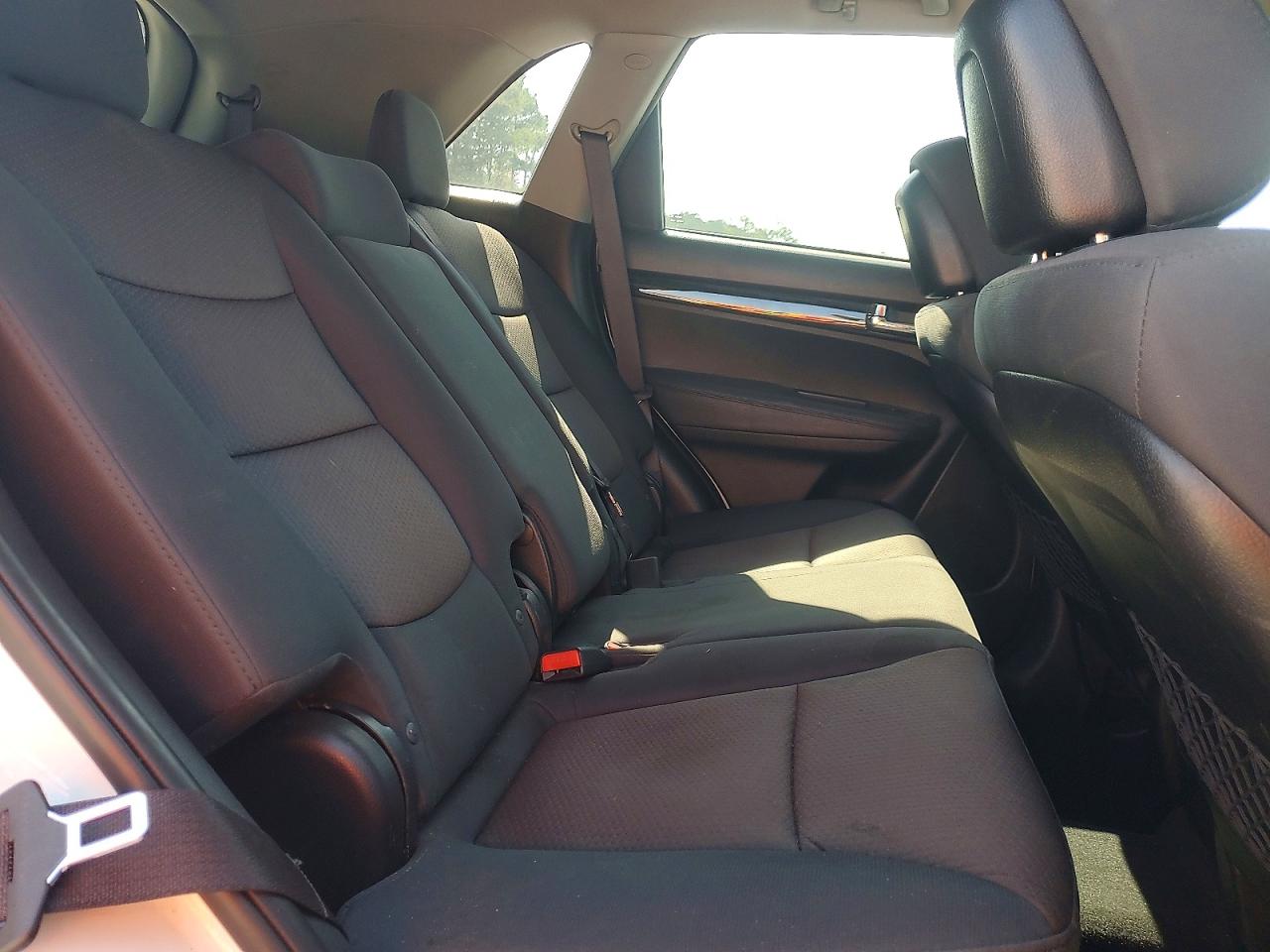 2013 Kia Sorento Lx White vin: 5XYKT4A61DG409943