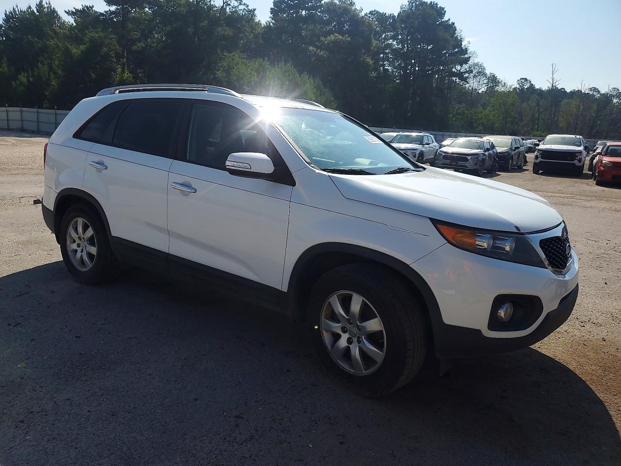 2013 Kia Sorento Lx White vin: 5XYKT4A61DG409943