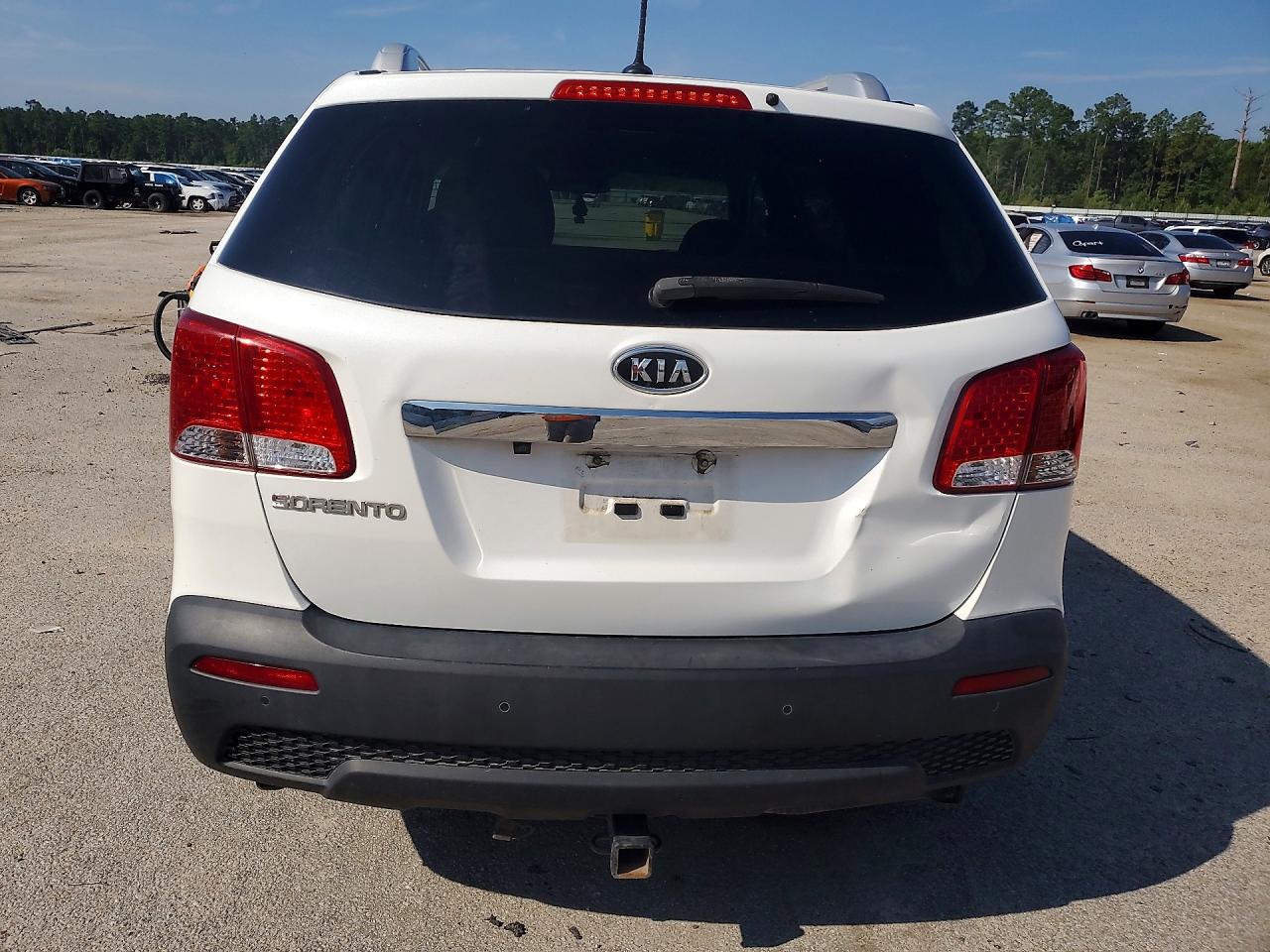 2013 Kia Sorento Lx White vin: 5XYKT4A61DG409943