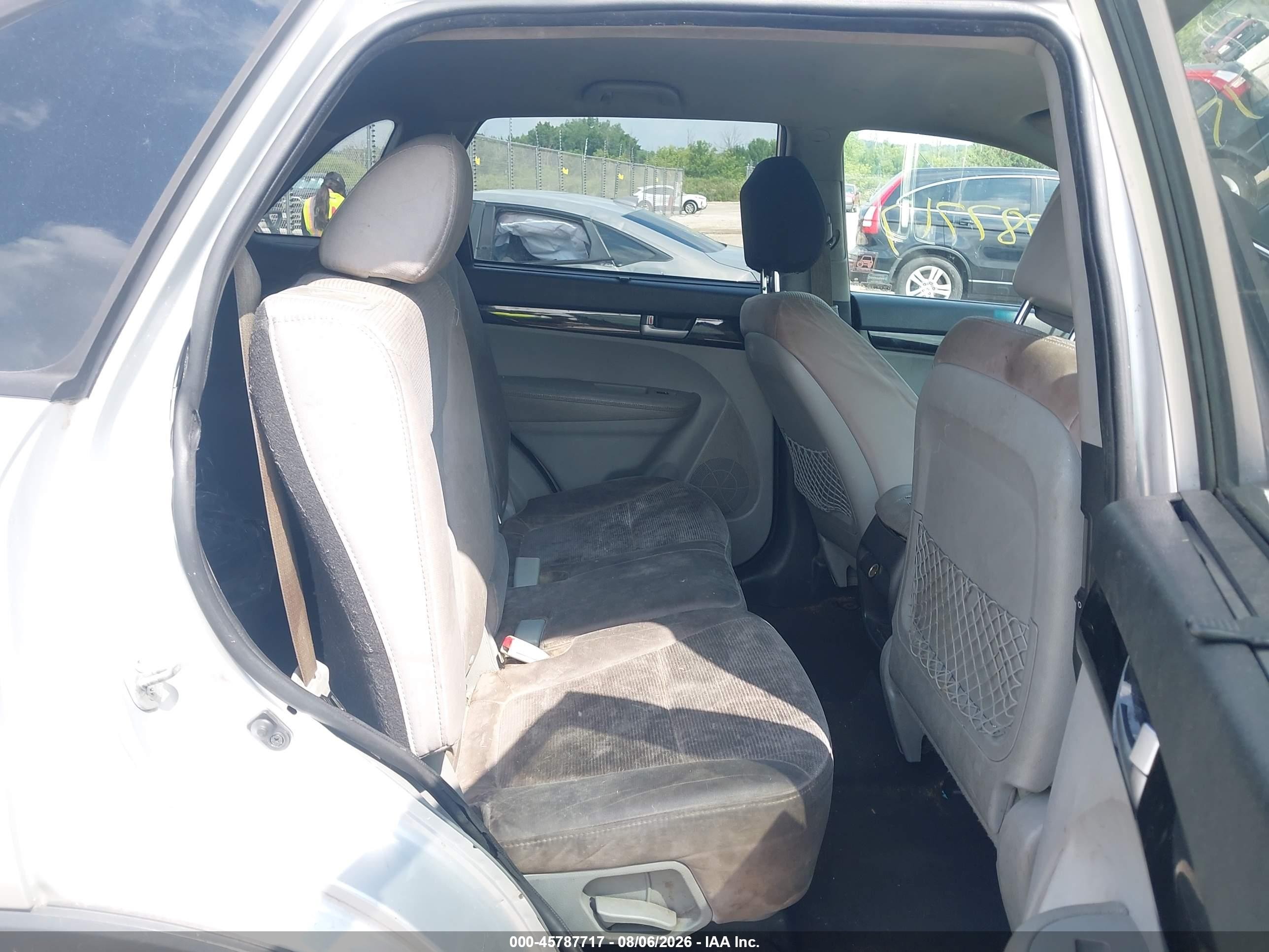 2014 Kia Sorento Lx Silver vin: 5XYKT4A61EG503029