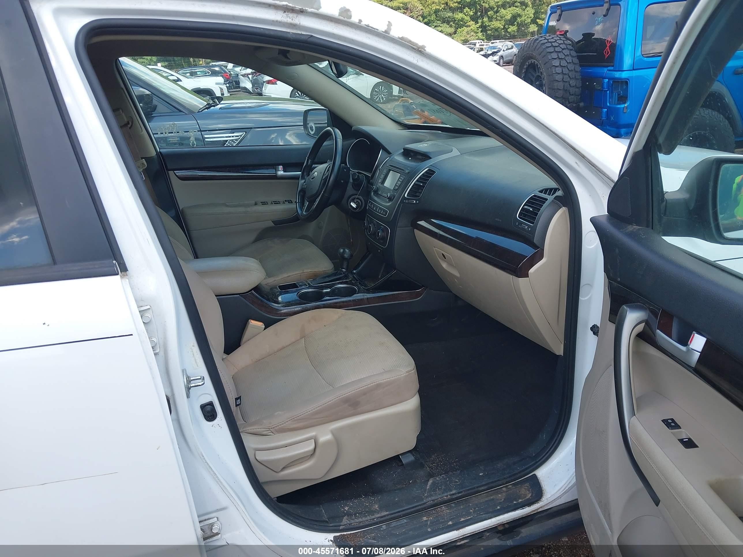2015 Kia Sorento Lx Белый vin: 5XYKT4A61FG580999