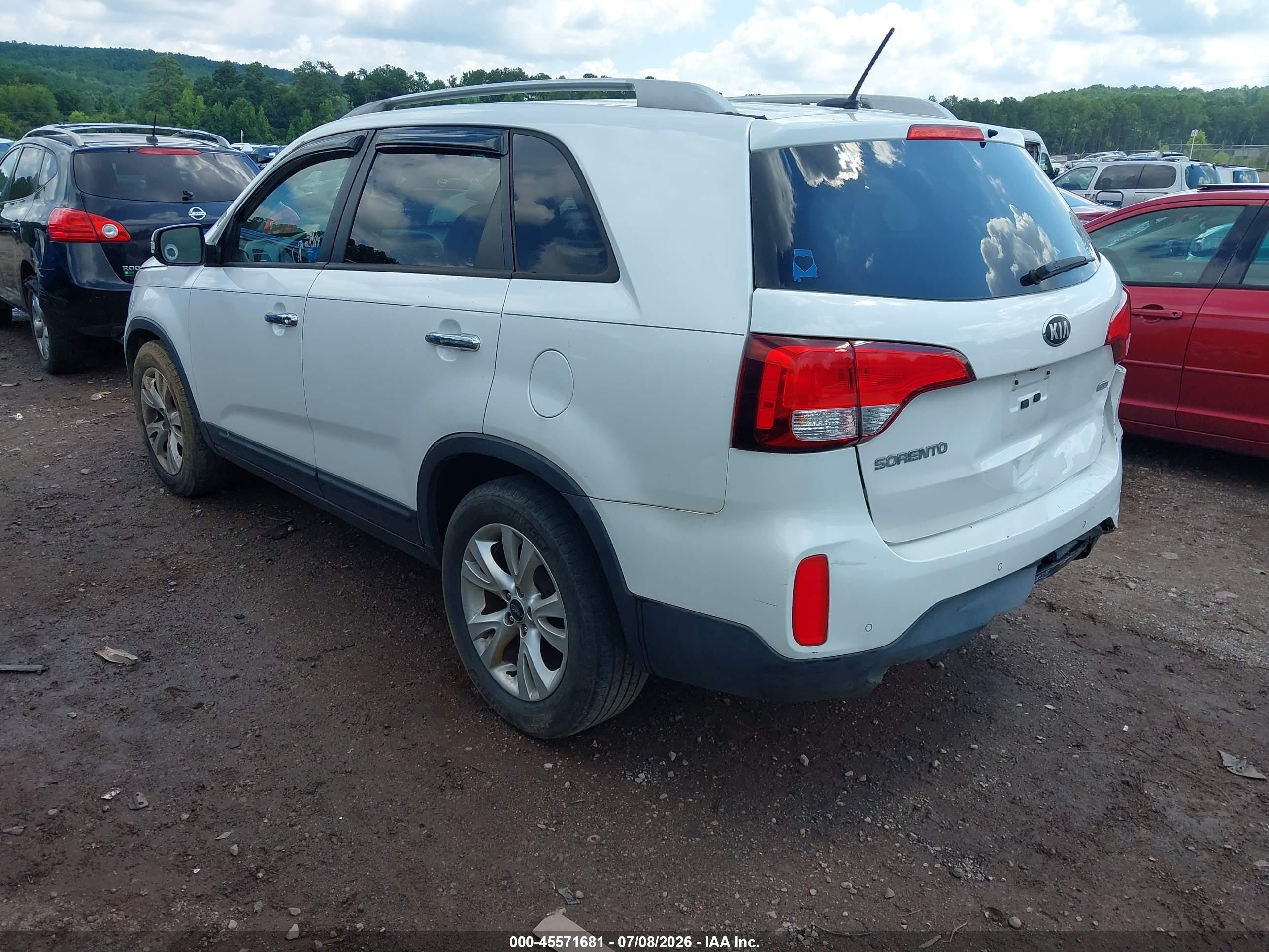 2015 Kia Sorento Lx Белый vin: 5XYKT4A61FG580999